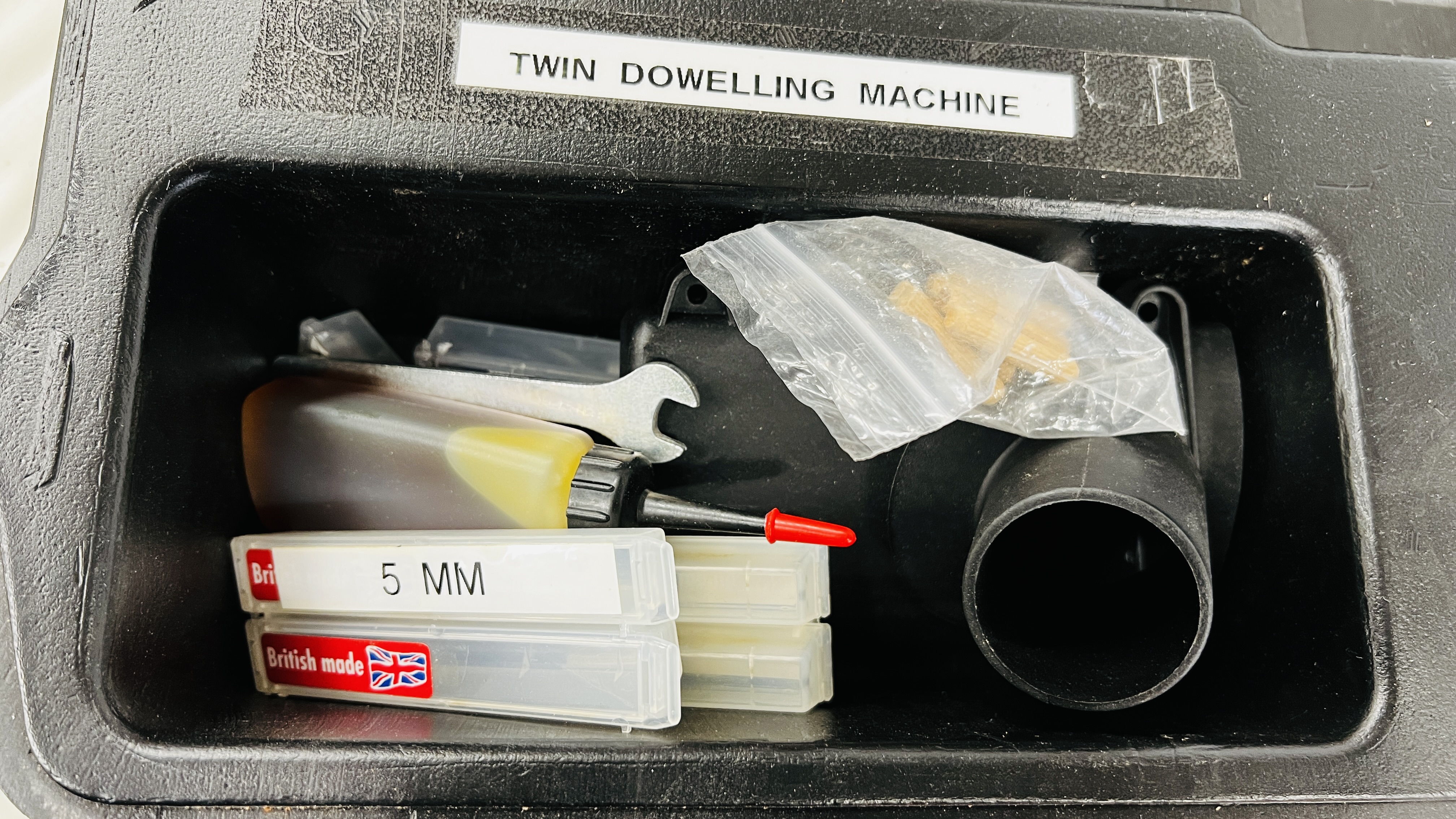 A FREUD 710W FD710 ELECTRIC DOWELING TOOL IN FITTED HARD TRANSIT CASE WITH ACCESSORIES - SOLD AS - Image 6 of 6