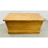 MODERN WAXED PINE HINGED TOP BLANKET / TOY BOX - W 96CM X D 44CM X H 50CM.