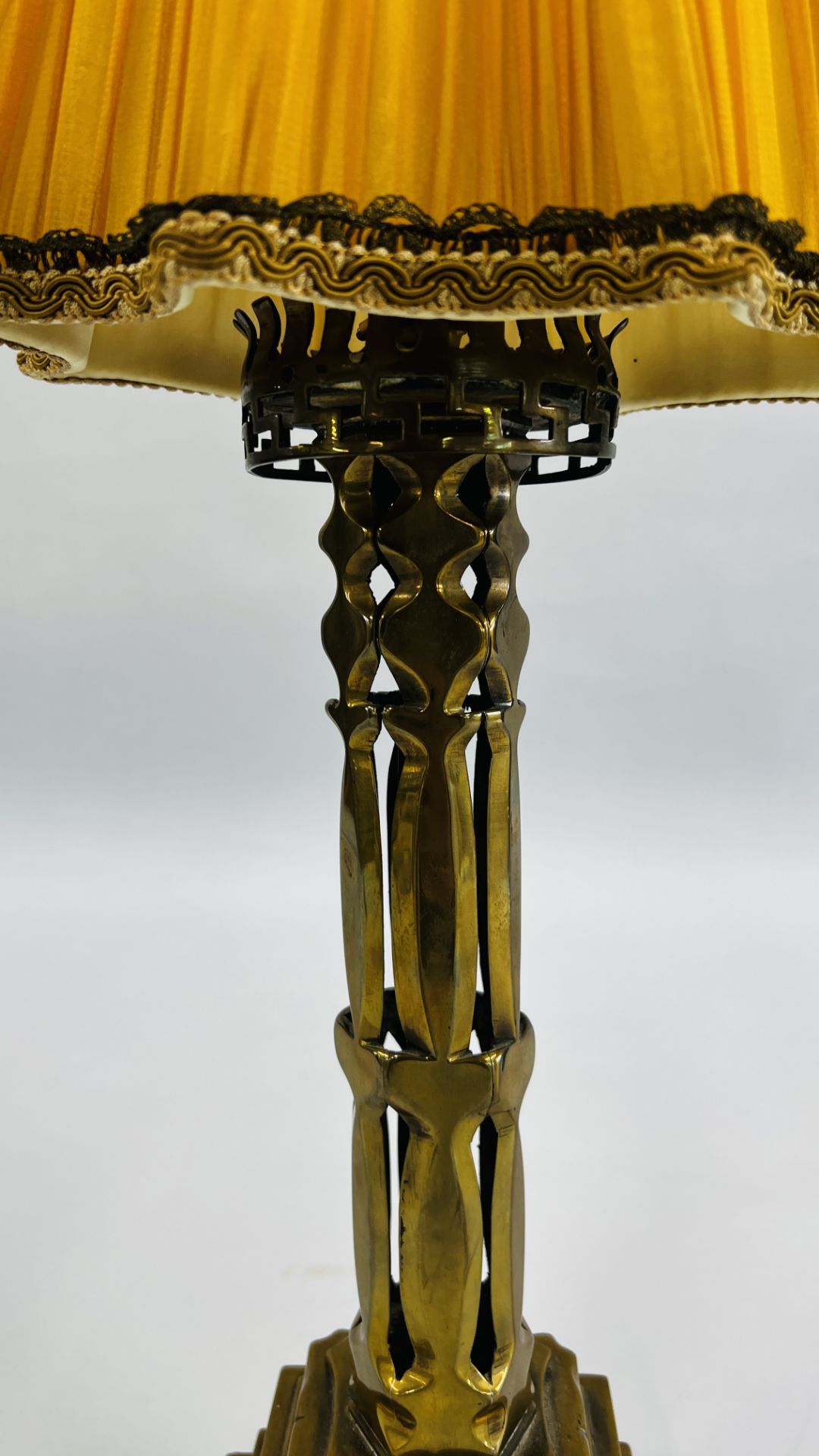 A VICTORIAN GOTHIC BRASS TABLE LAMP H 57CM - SOLD AS SEEN. - Image 2 of 8