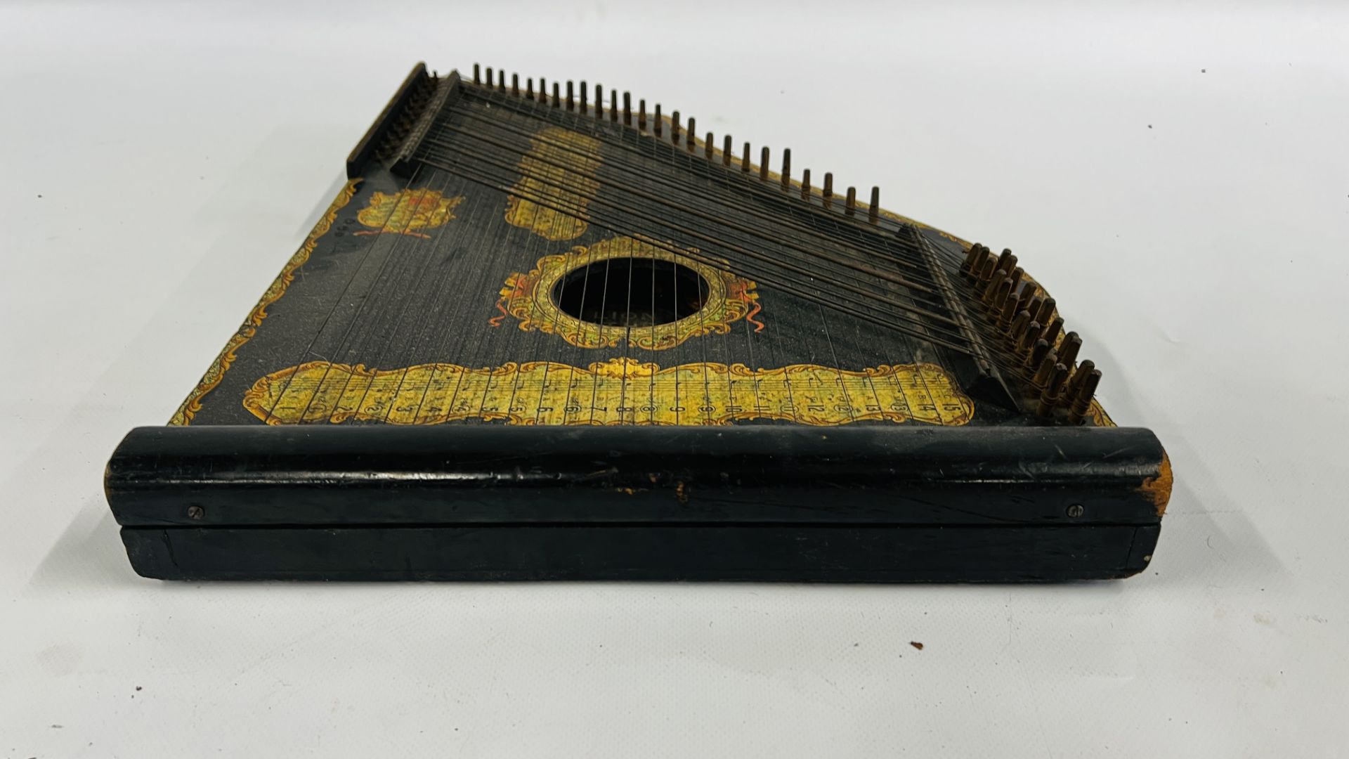 A VINTAGE "THE ANGLO AMERICAN LION ZITHER" MANUFACTURED BY THE ANGLO AMERICAN ZITHER Co NEW YORK - Image 5 of 13