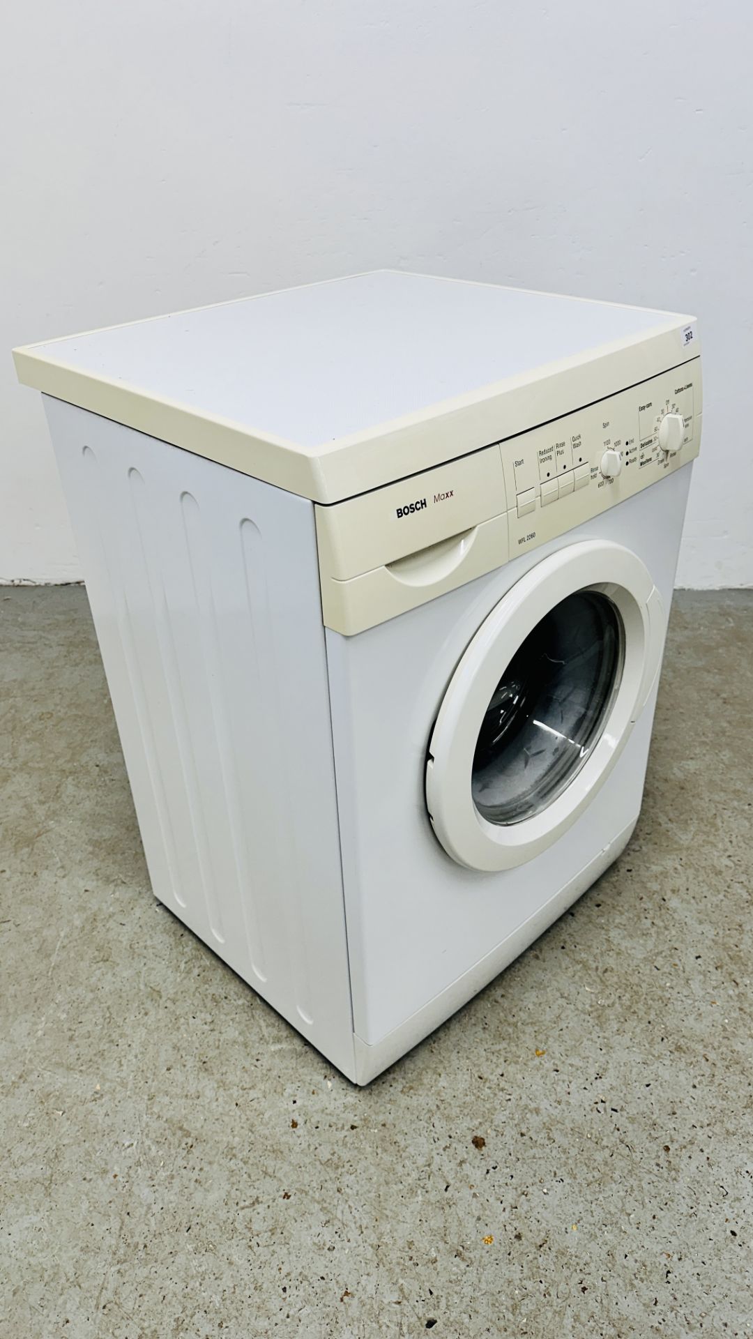 BOSCH MAXX WASHING MACHINE MODEL WFL-2260 - SOLD AS SEEN. - Image 6 of 6