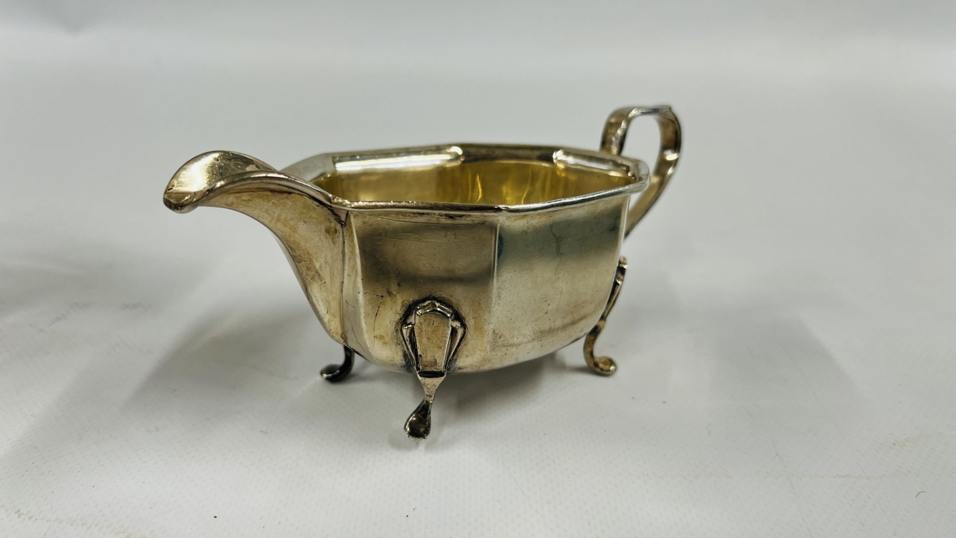 A SILVER SAUCE BOAT, SHEFFIELD ASSAY 1962 C.W.F. - Image 4 of 17