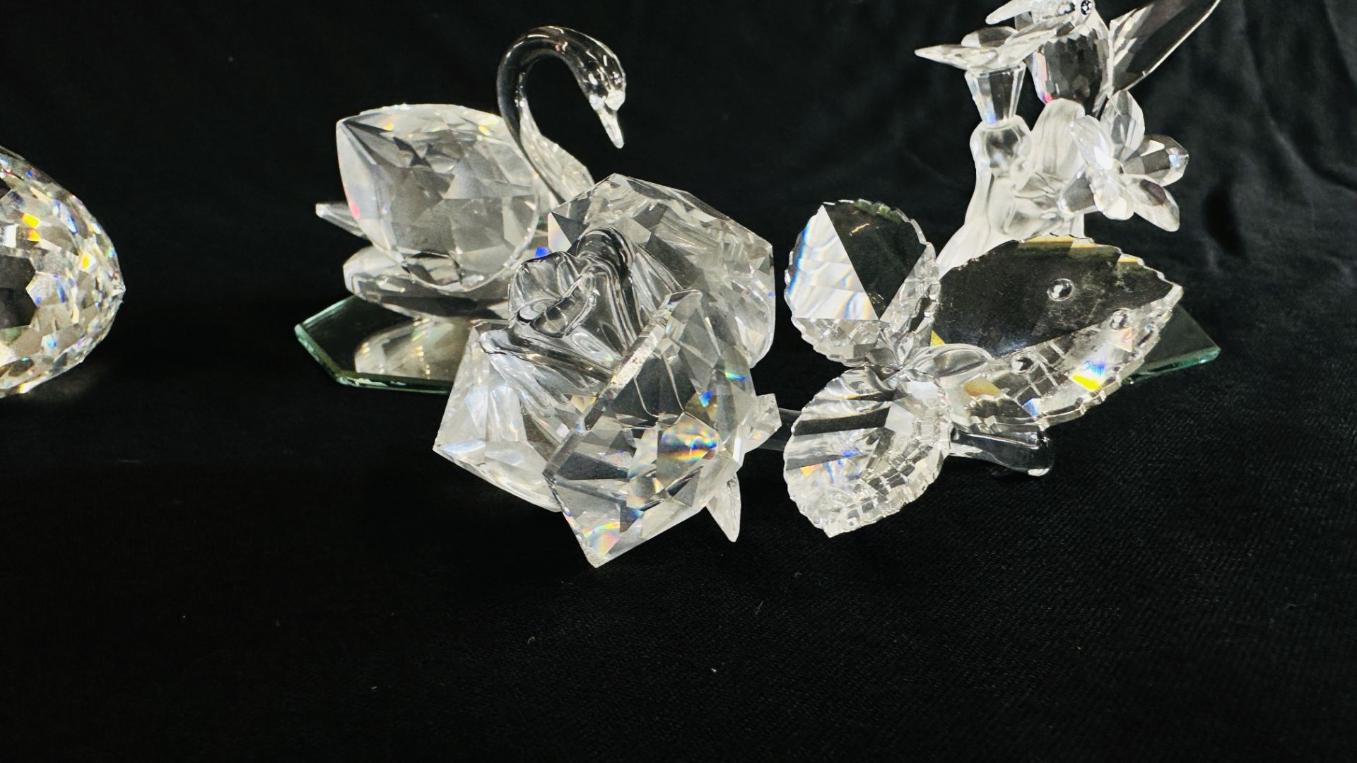 A GROUP OF 4 BOXED SWAROVSKI COLLECTIBLE ORNAMENTS TO INCLUDE ROSE (174956), HUMMINGBIRD (166184), - Image 7 of 9