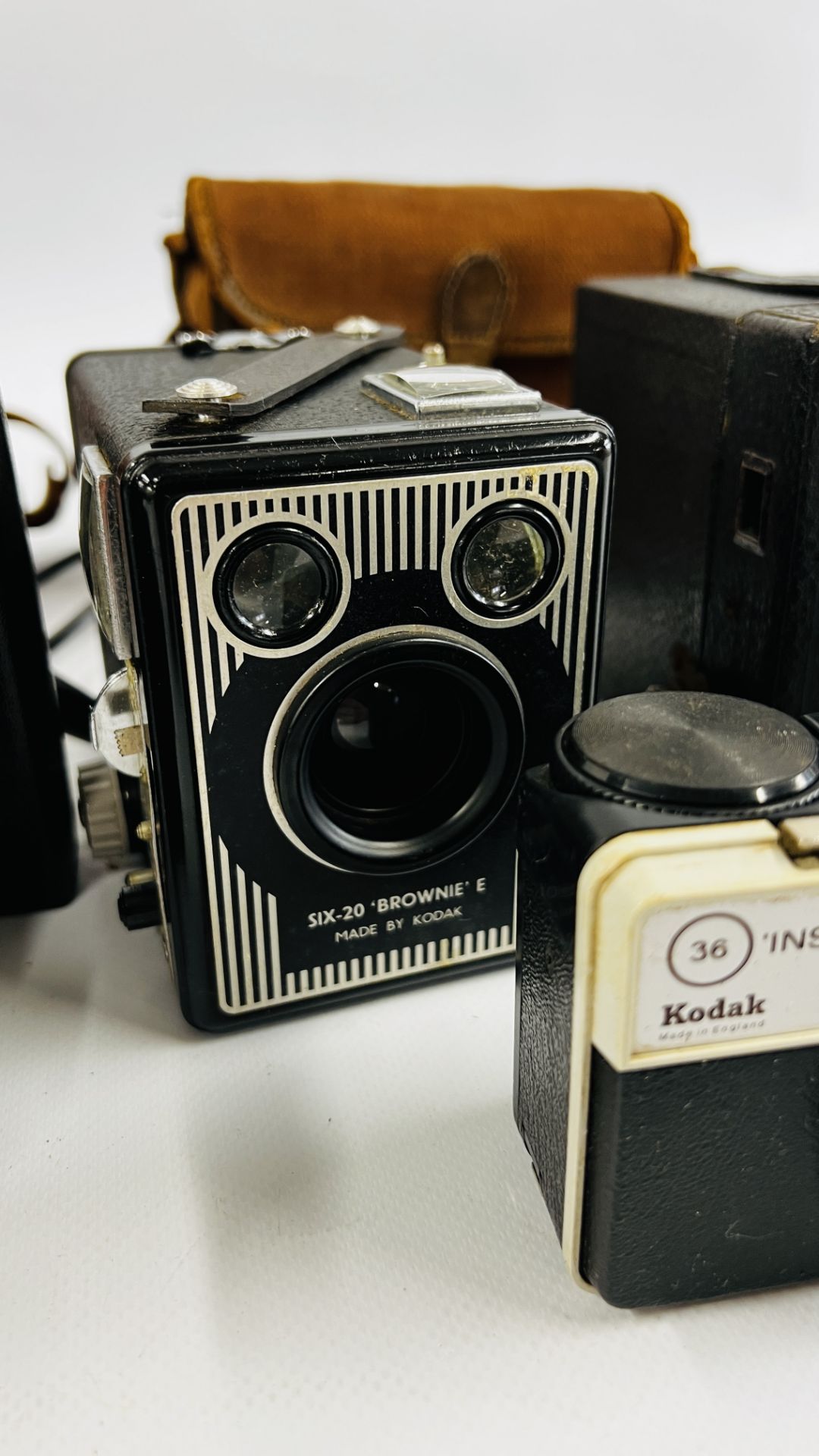 FIVE VINTAGE CAMERA'S TO INCLUDE POLAROID COLORPACK 80, SIX-20 BROWNIE E, - Image 3 of 6