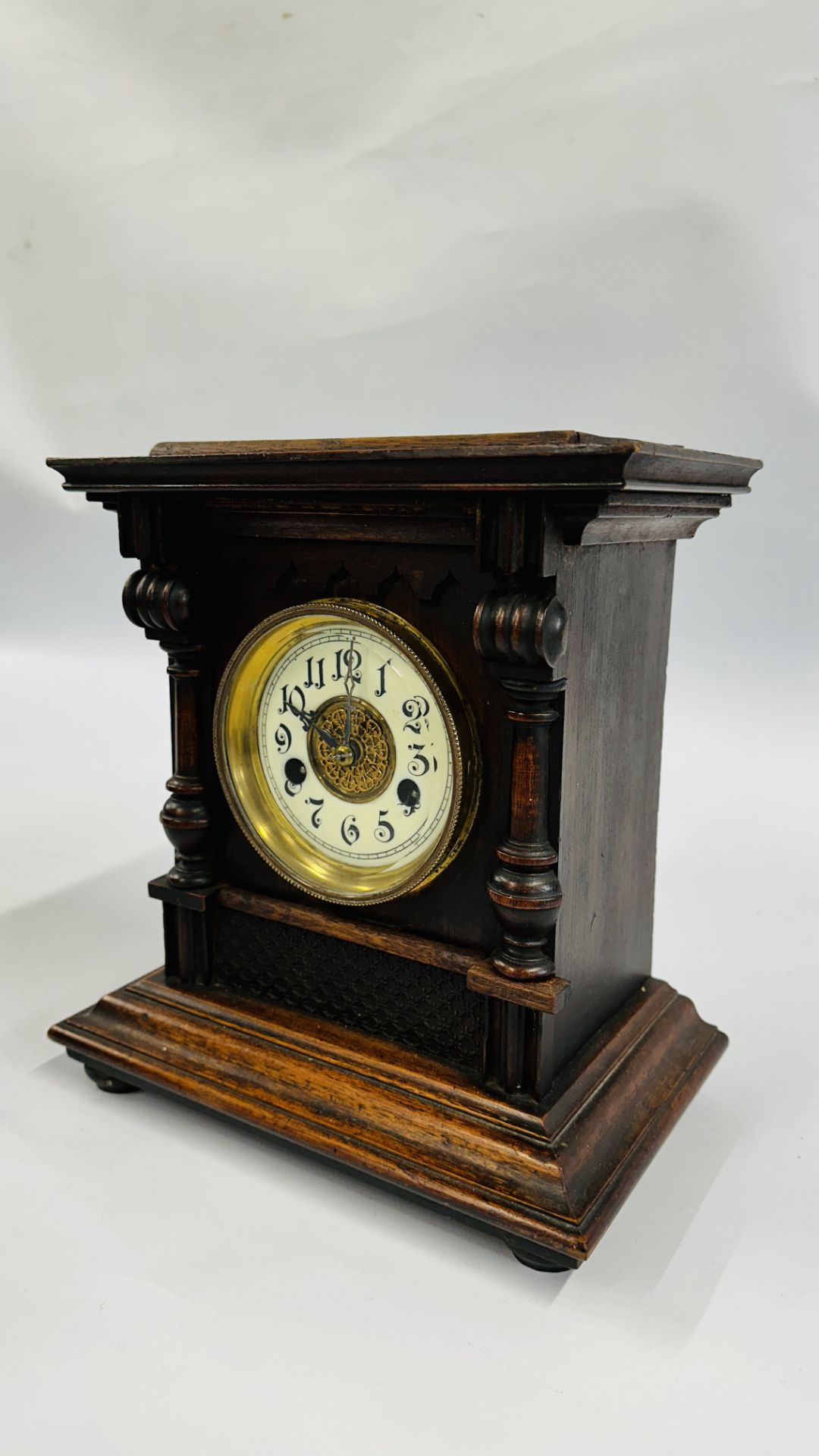 VINTAGE OAK CASED MANTEL CLOCK. - Image 5 of 8