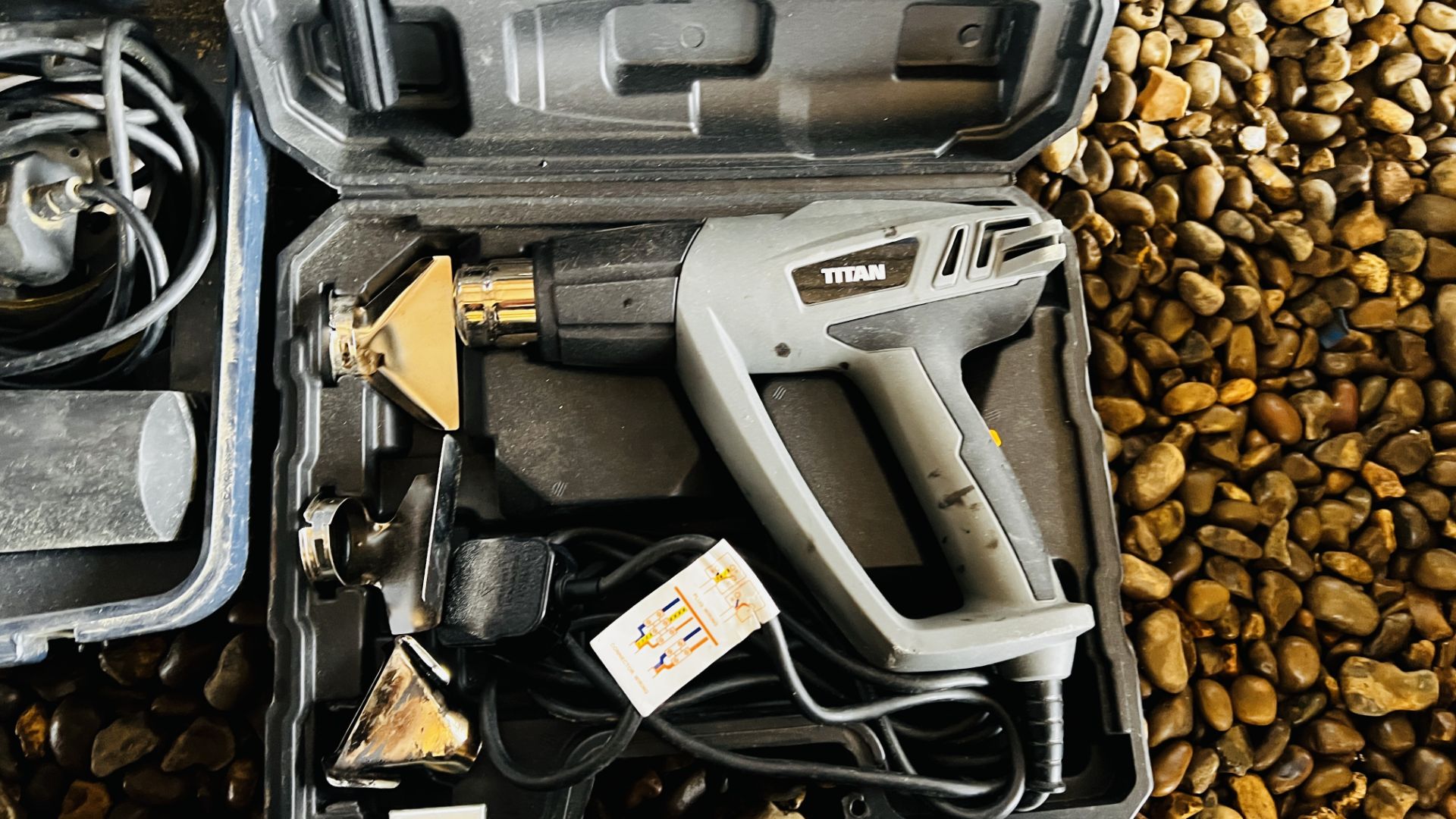 A GROUP OF 5 CASED POWER TOOLS TO INCLUDE PERFORMANCE POWER SANDER, TITAN 110MM ANGLE GRINDER, - Image 5 of 5