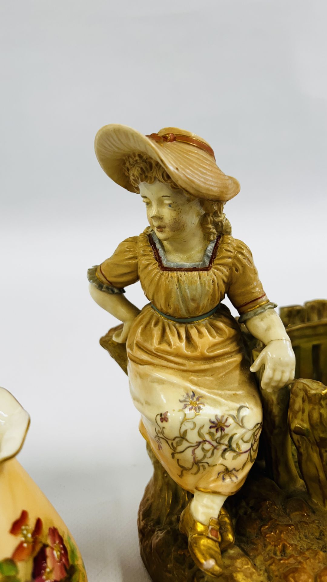 FOUR PIECES OF ROYAL WORCESTER TO INCLUDE SMALL BALUSTER VASE WITH SAILING DESIGN DECORATED BY R. - Image 6 of 15