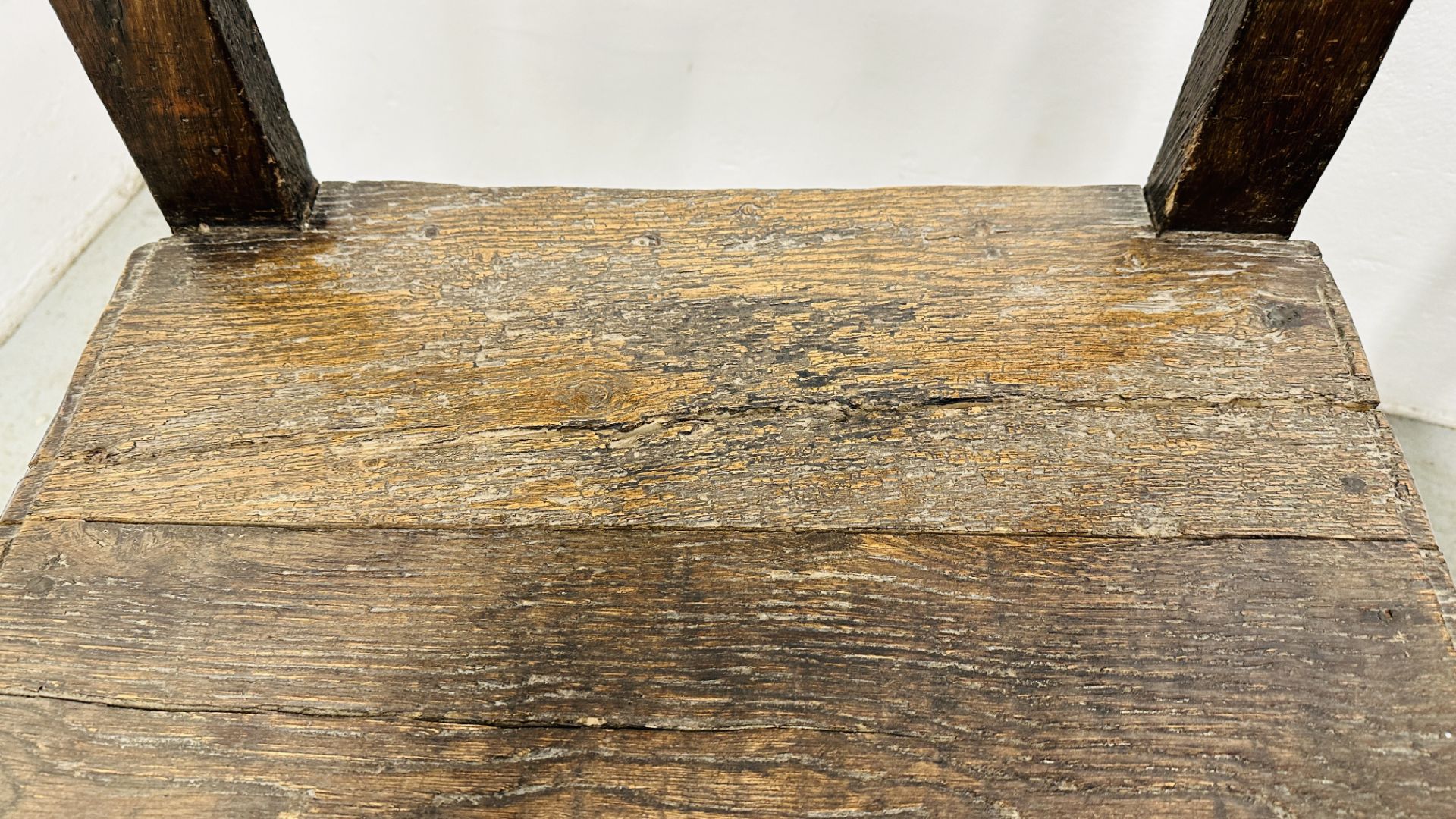 A PAIR OF 17TH CENTURY JOINED OAK CHAIRS. - Bild 17 aus 26