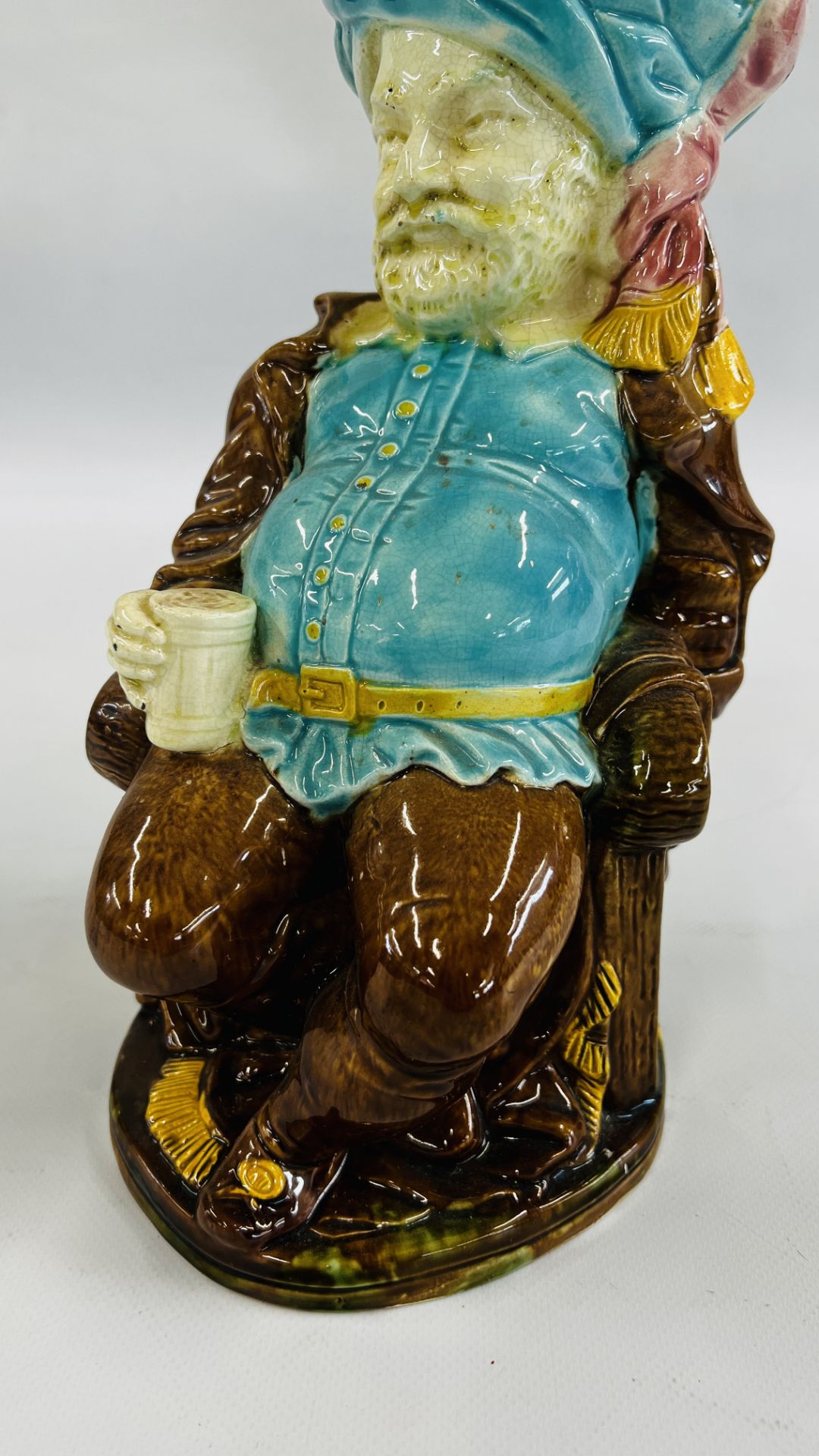 A LARGE GLAZED CHARACTER JUG IN THE MAJOLICA STYLE H 26CM. - Image 4 of 8