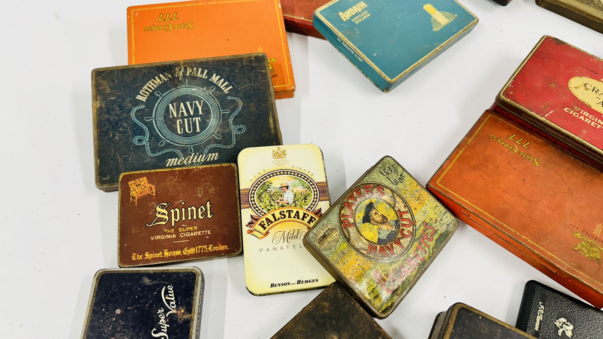 A BOX CONTAINING AN EXTENSIVE COLLECTION OF ASSORTED EMPTY VINTAGE CIGARETTE TINS TO INCLUDE - Image 6 of 14