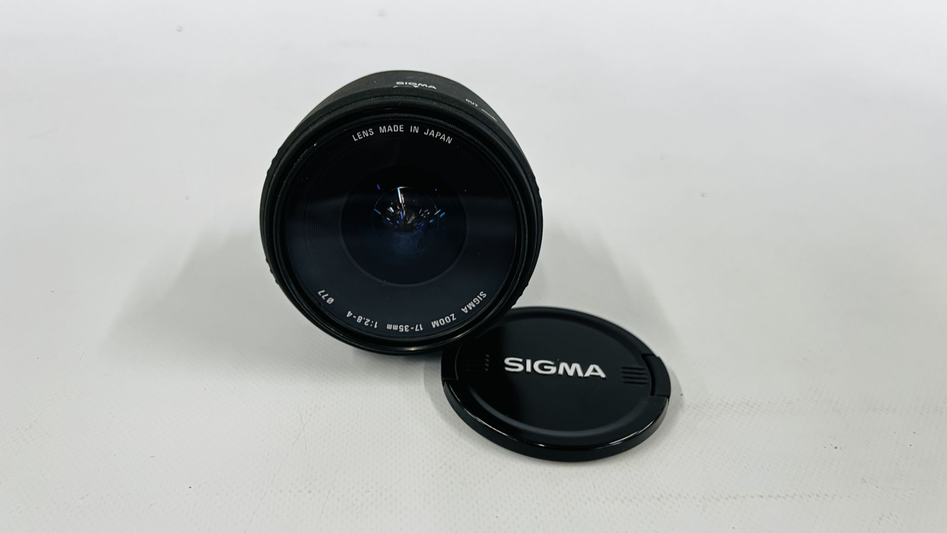 A SIGMA HOYA 77MM SKLIGHT 17-35MM DG HSM CAMERA LENS.