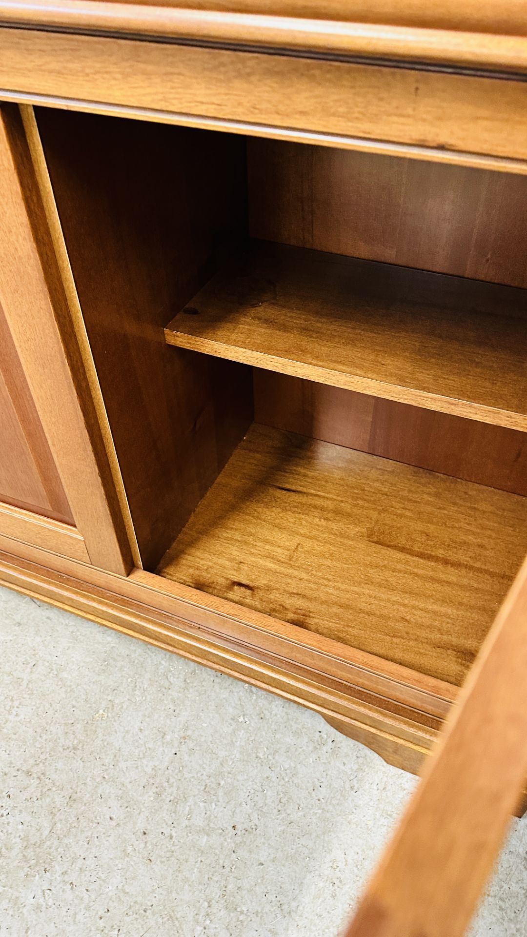 A GOOD QUALITY G PLAN CHERRY WOOD FINISH SIDEBOARD WITH SHELVED GLAZED TOP, - Image 15 of 21