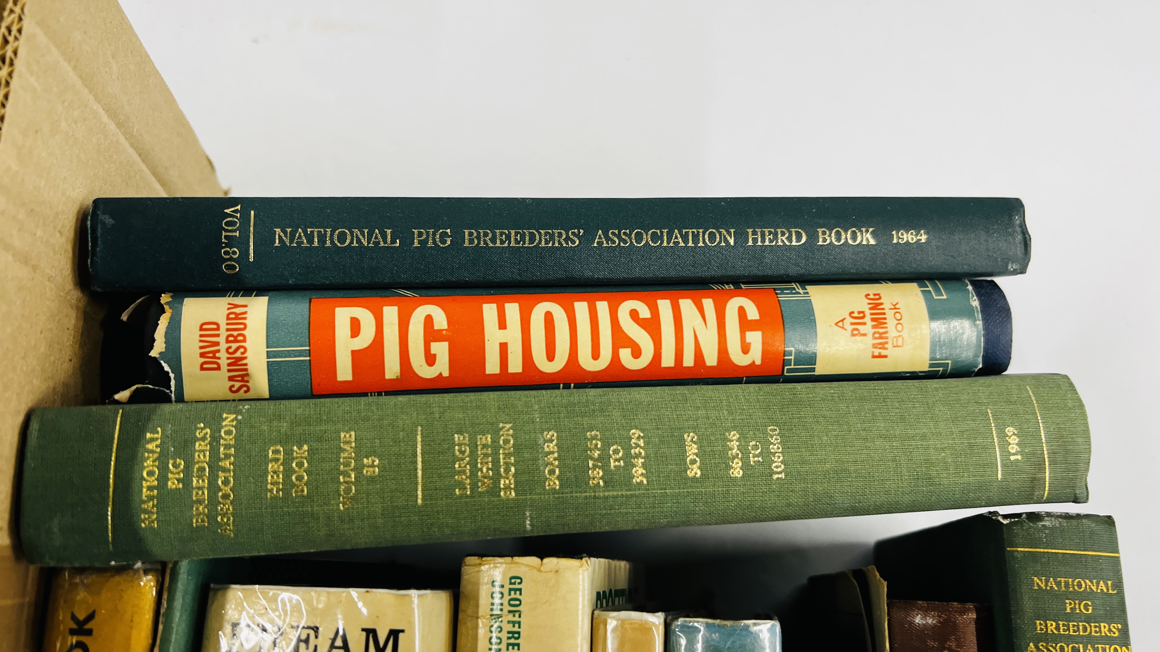 A SMALL COLLECTION OF BOOKS RELATING TO AGRICULTURE AND MACHINERY. - Image 4 of 7