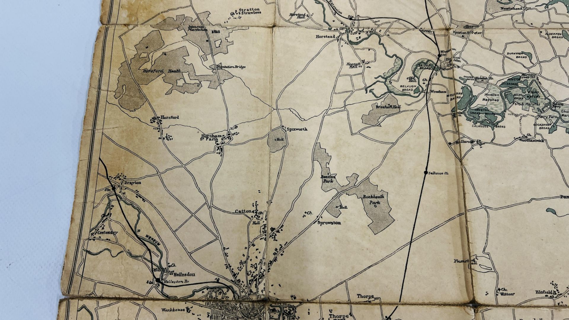 A VINTAGE MAP MARKED "JARROLDS" MAP OF THE RIVERS AND BROADS OF NORFOLK AND SUFFOLK MOUNTED ON A - Image 5 of 17