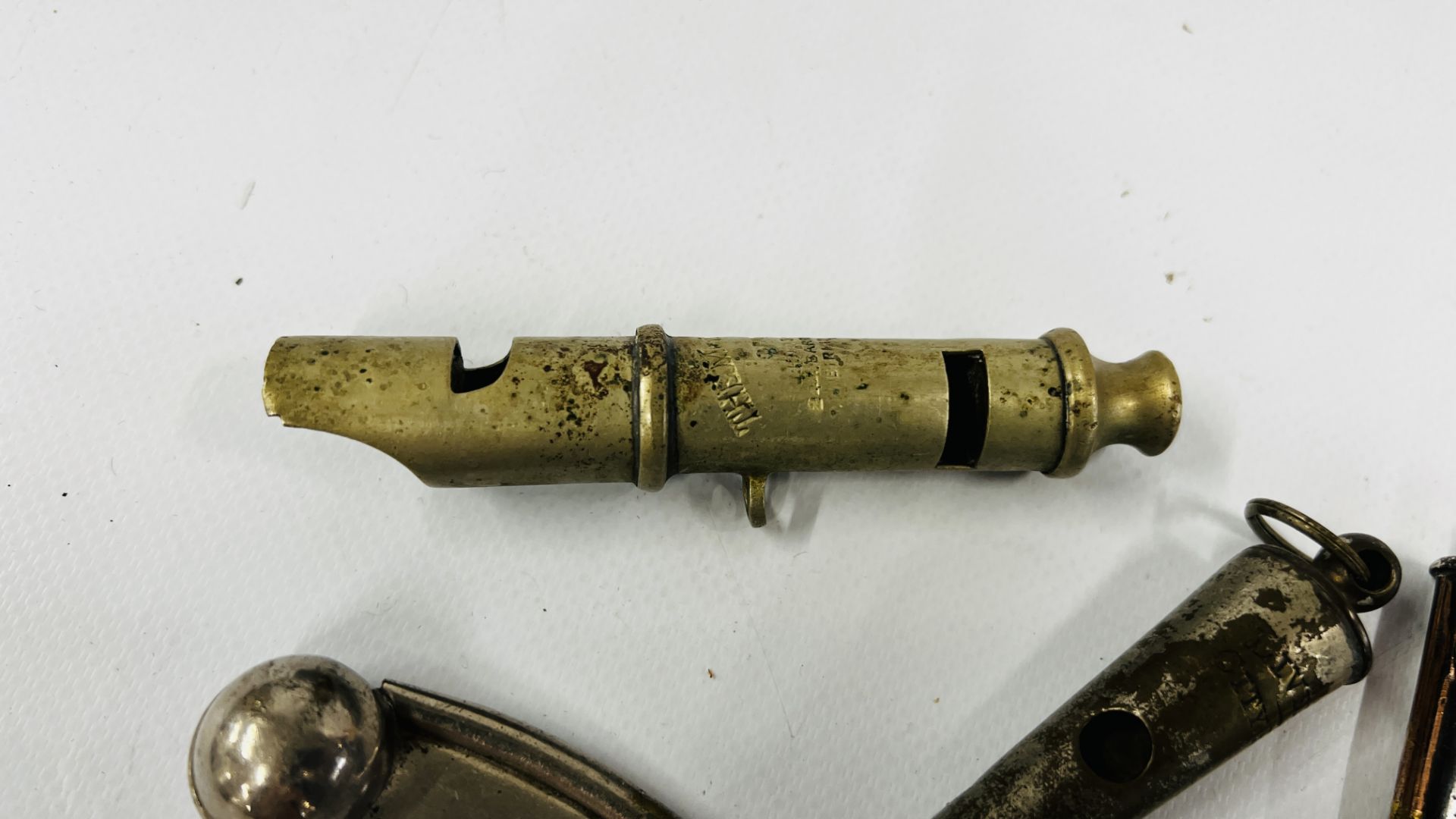 A COLLECTION OF 5 VINTAGE WHISTLES TO INCLUDE 189890'S LIVERPOOL POLICE BEAUFORT WHISTLE, - Image 5 of 6