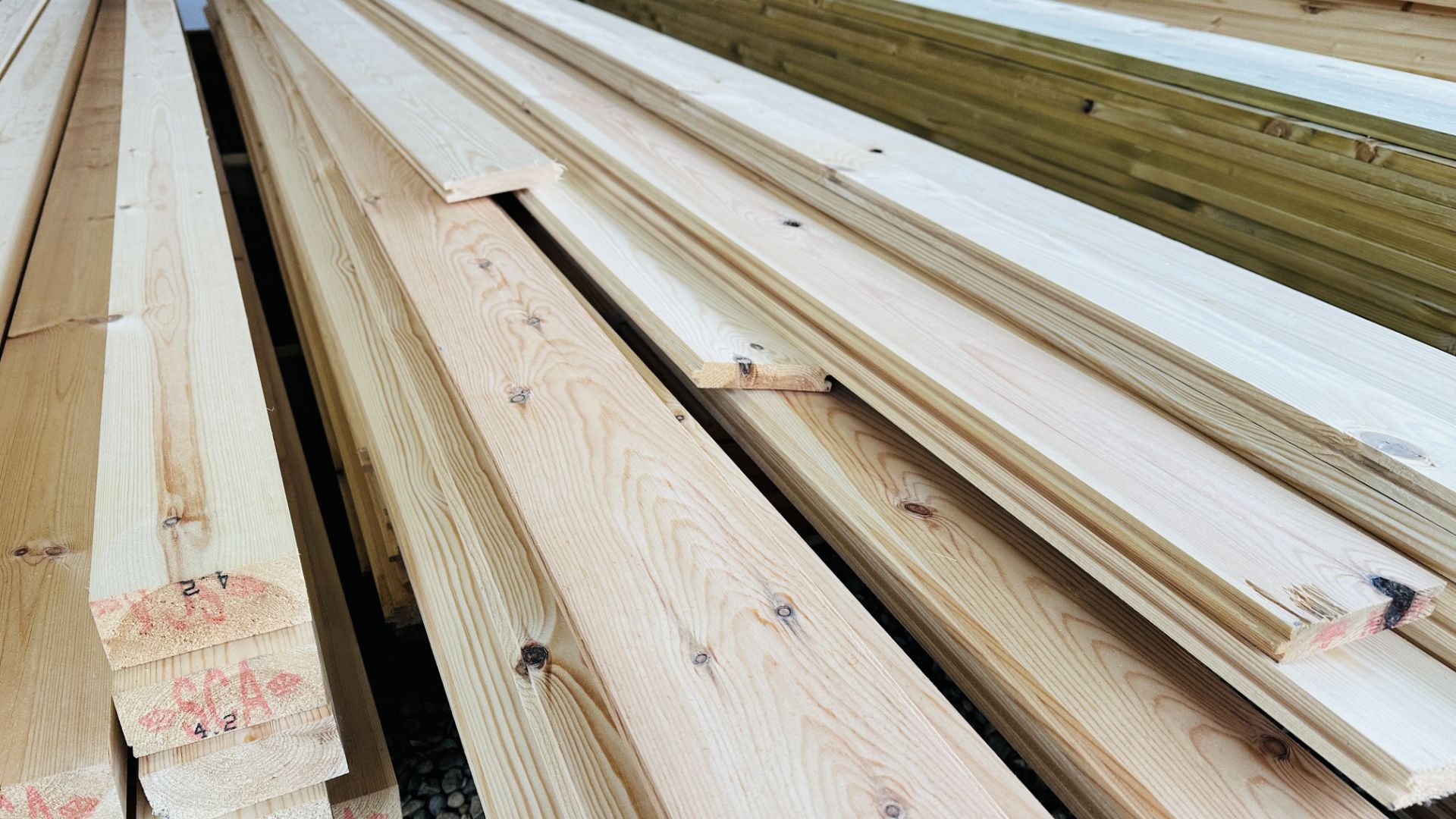 APPROX 75 LENGTHS 115MM X 20MM TONGUE AND GROOVE BOARDING, (APPROX 52 LENGTHS @ APPROX 3. - Bild 3 aus 7