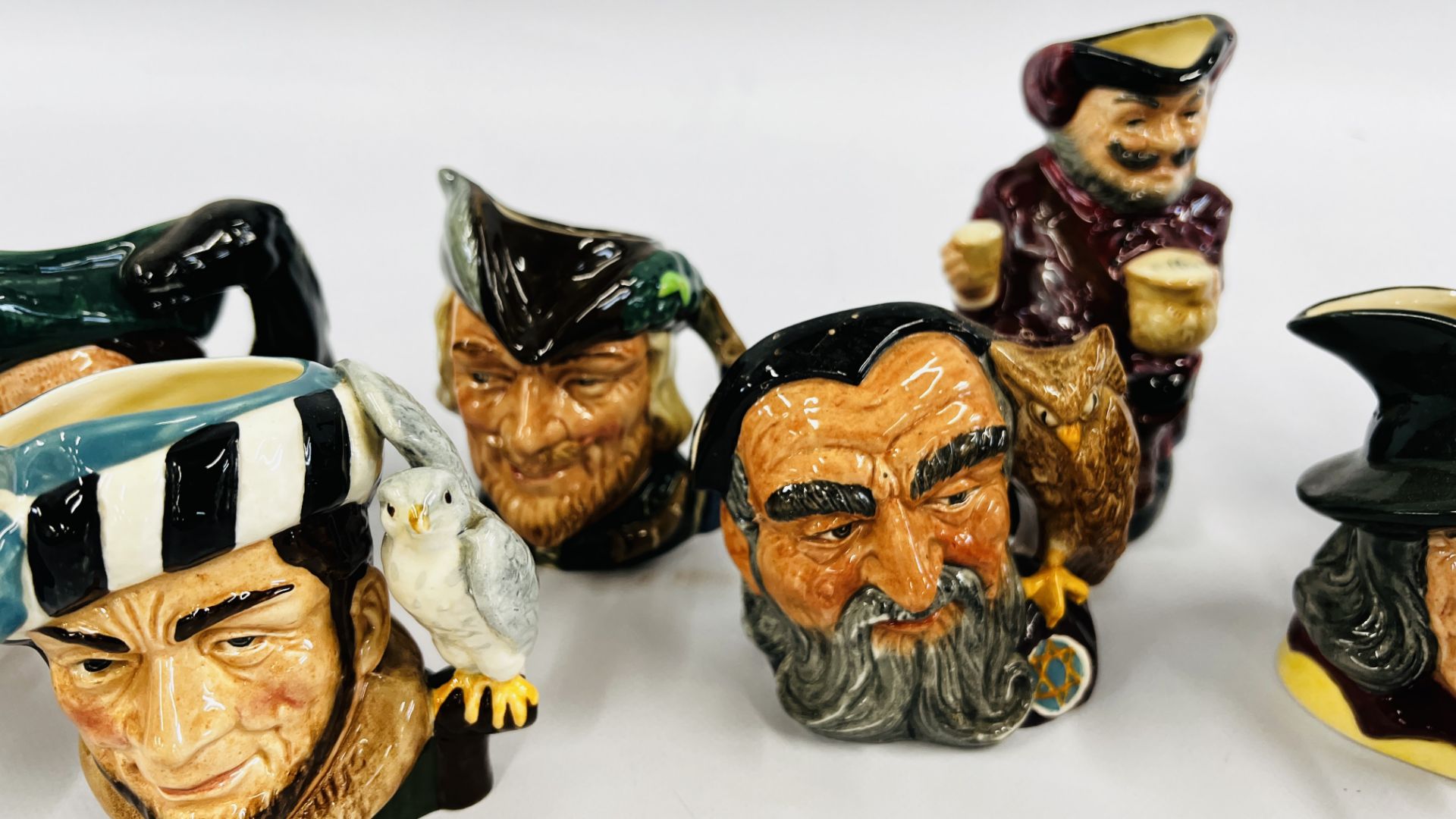 A COLLECTION OF 11 ROYAL DOULTON CHARACTER JUGS OF VARYING SIZES TO INCLUDE MINIATURE EXAMPLES. - Image 5 of 12