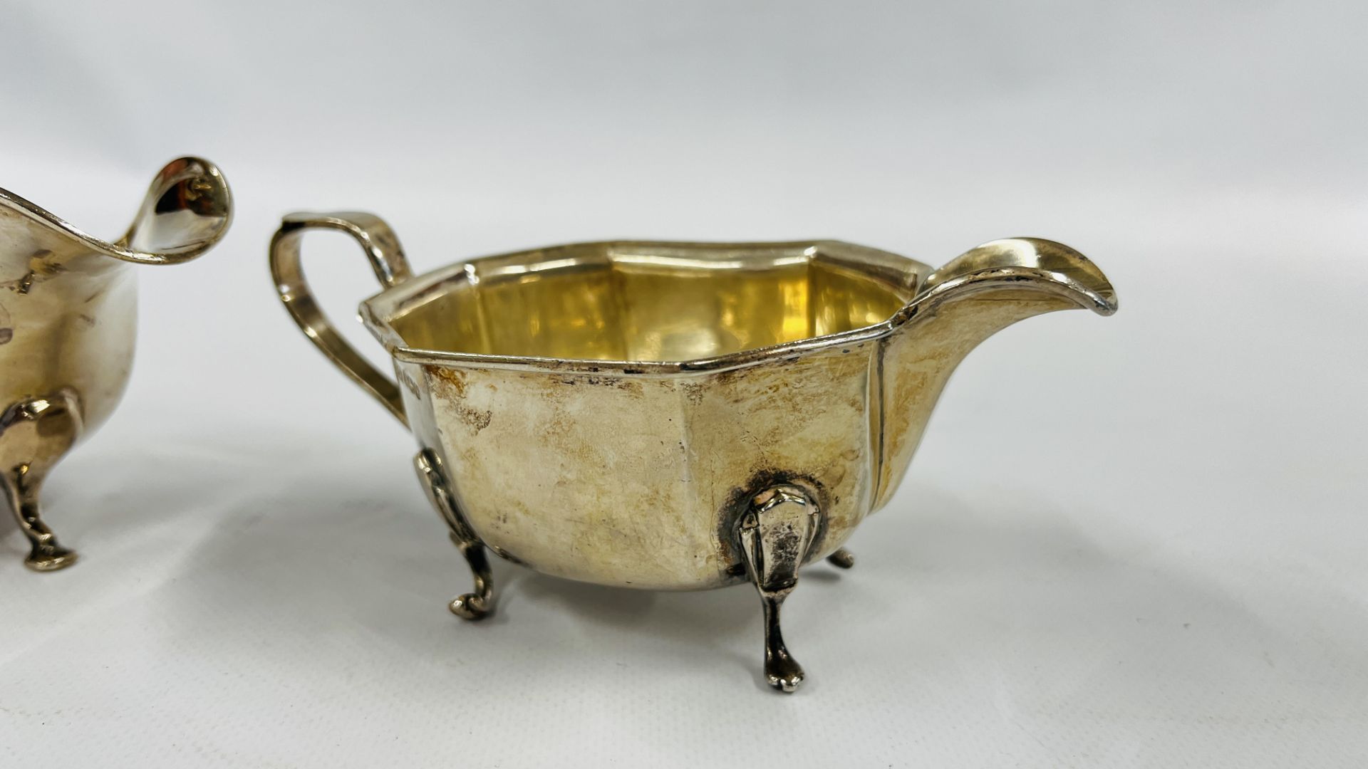 A SILVER SAUCE BOAT, SHEFFIELD ASSAY 1962 C.W.F. - Image 2 of 17