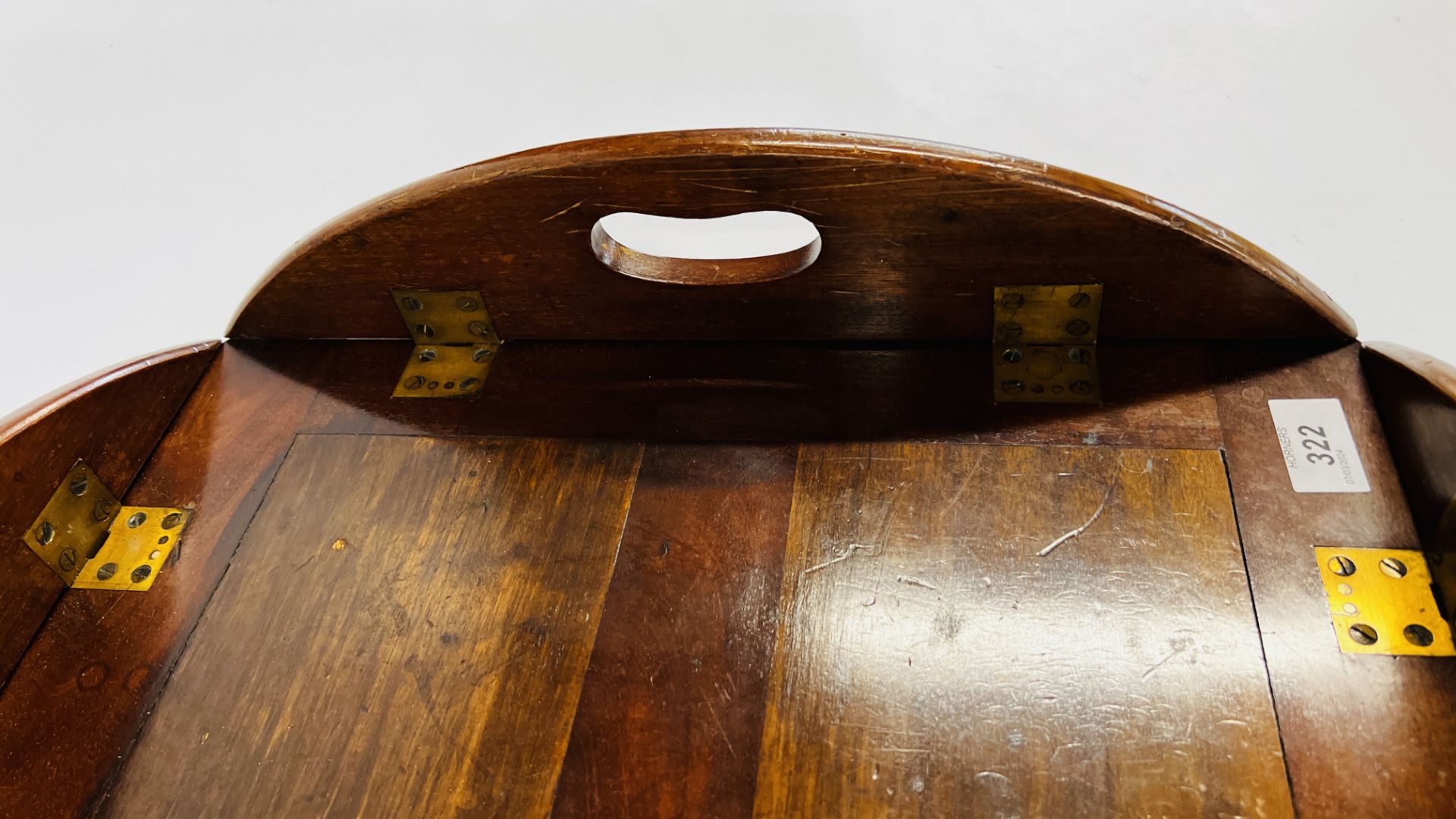 A MAHOGANY BUTLER'S TRAY WITH FOLDING SIDES ON FOLDING STAND TRAY 68 X 42CM. - Bild 8 aus 16