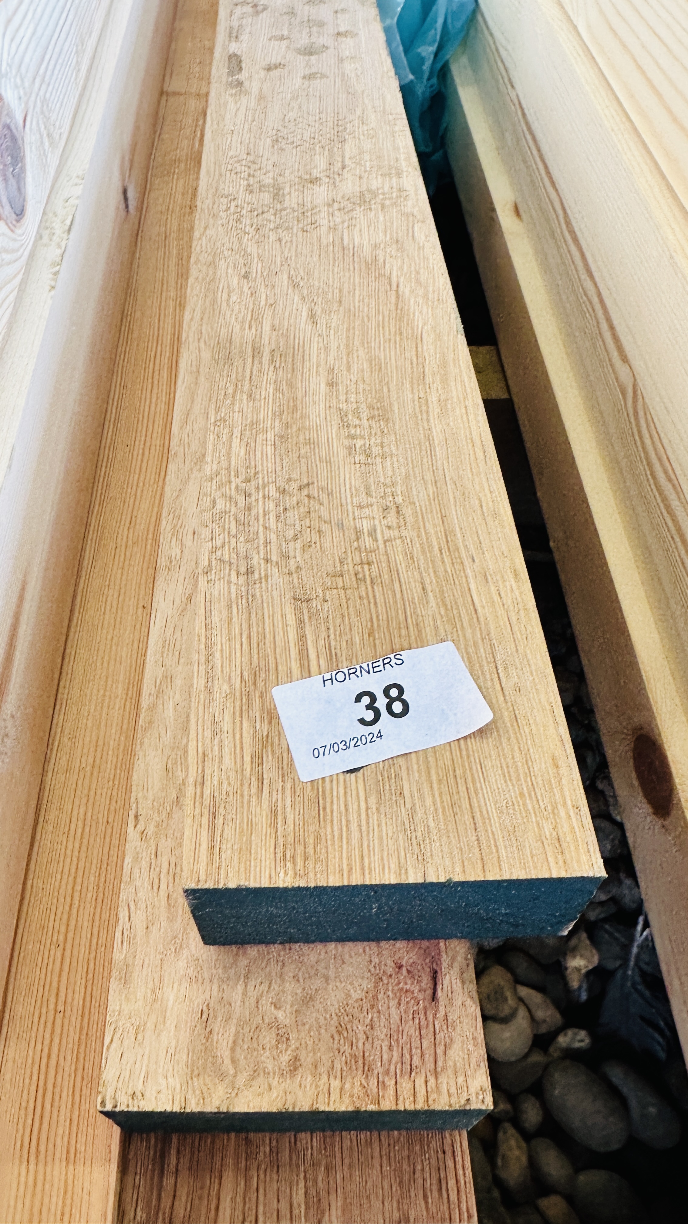 4 X 3.6 METRE LENGTHS OF 70MM X 35MM HARDWOOD. THIS LOT IS SUBJECT TO VAT ON HAMMER PRICE. - Image 2 of 4