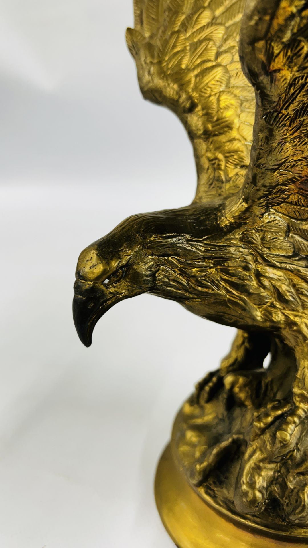 ANTIQUE SOLID BRASS EAGLE/HAWK WEIGHING 4K - 25CM H. - Image 3 of 5