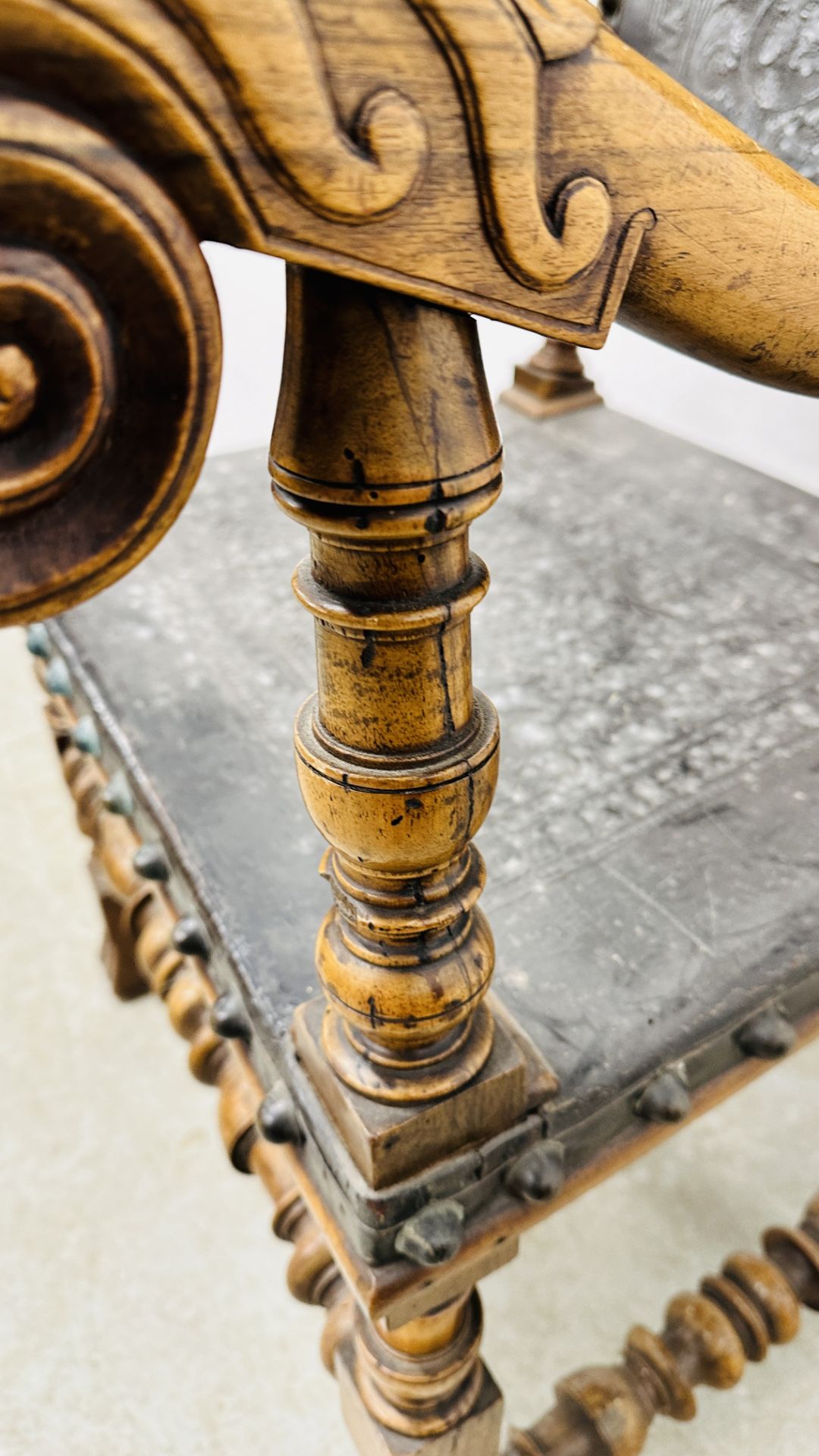 AN IMPRESSIVE SPANISH WALNUT ANTIQUE HIGH BACK ELBOW CHAIR, DETAILED SCROLLED ARMS, - Image 9 of 28