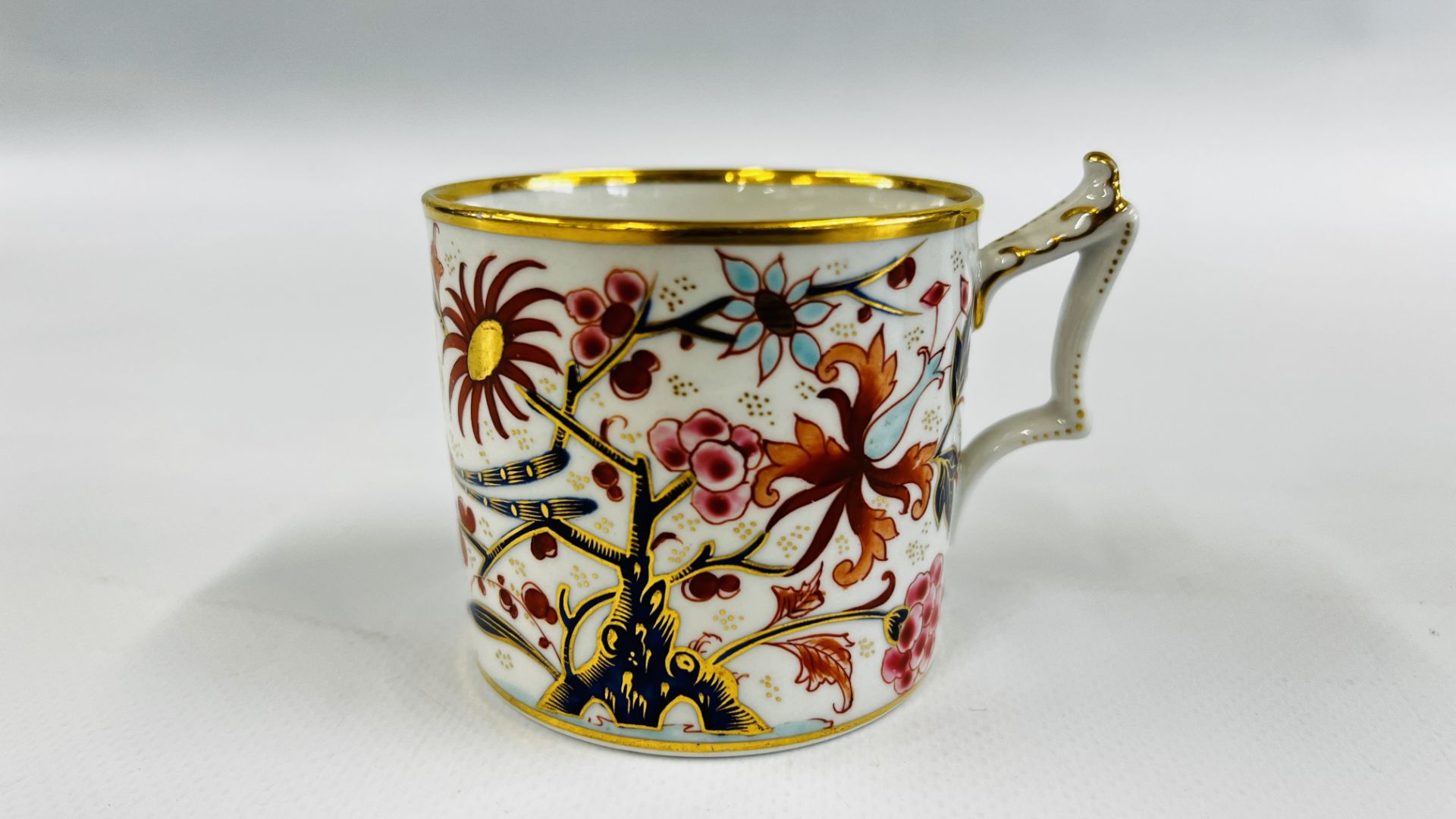 A FLIGHT BARR AND BARR WORCESTER PORCELAIN TEA CUP, - Image 10 of 38