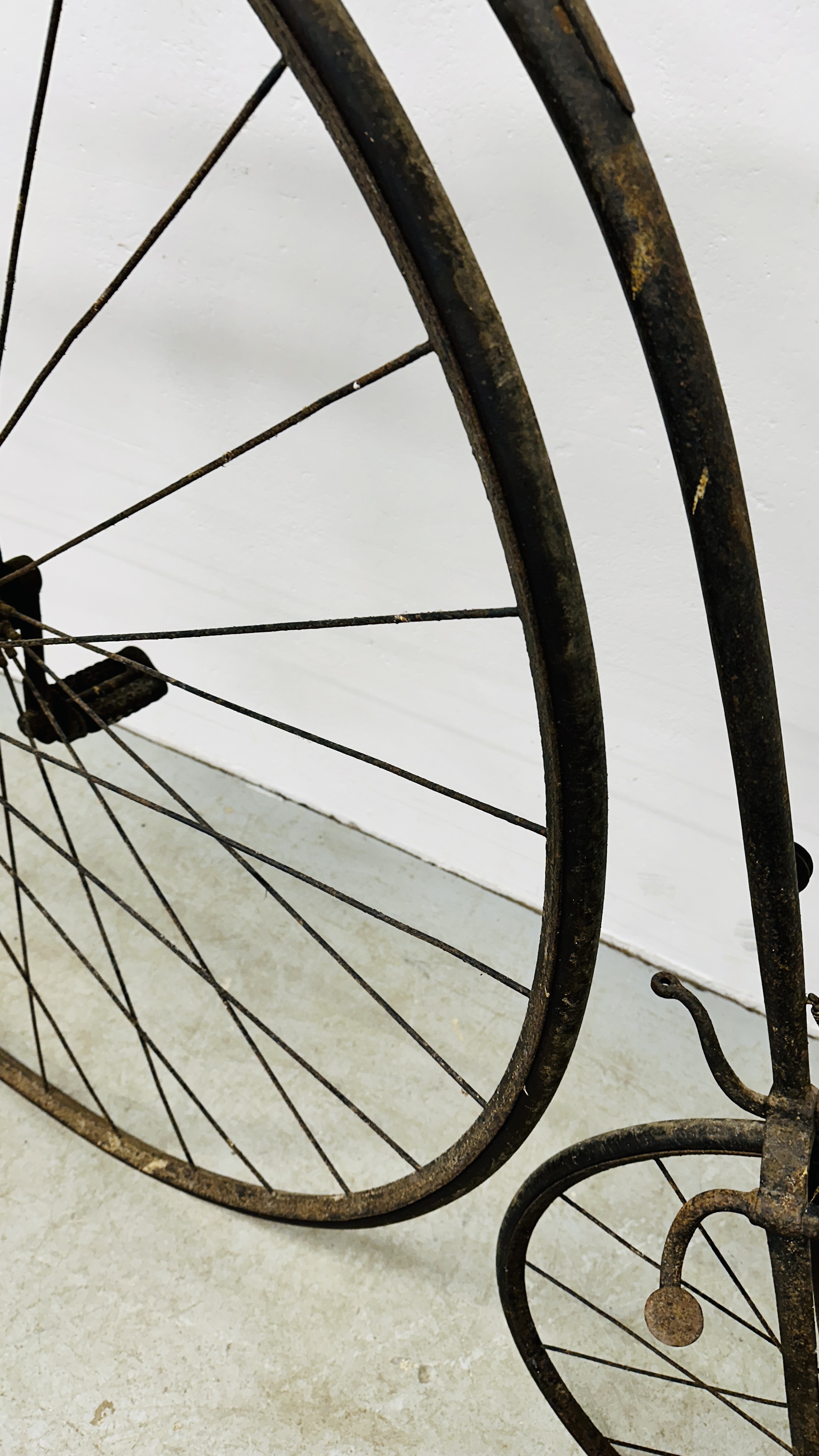 AN ANTIQUE PENNY FARTHING / HIGH WHEEL BICYCLE, HEIGHT 147CM, FRONT WHEEL RIM 119CM. - Image 13 of 20