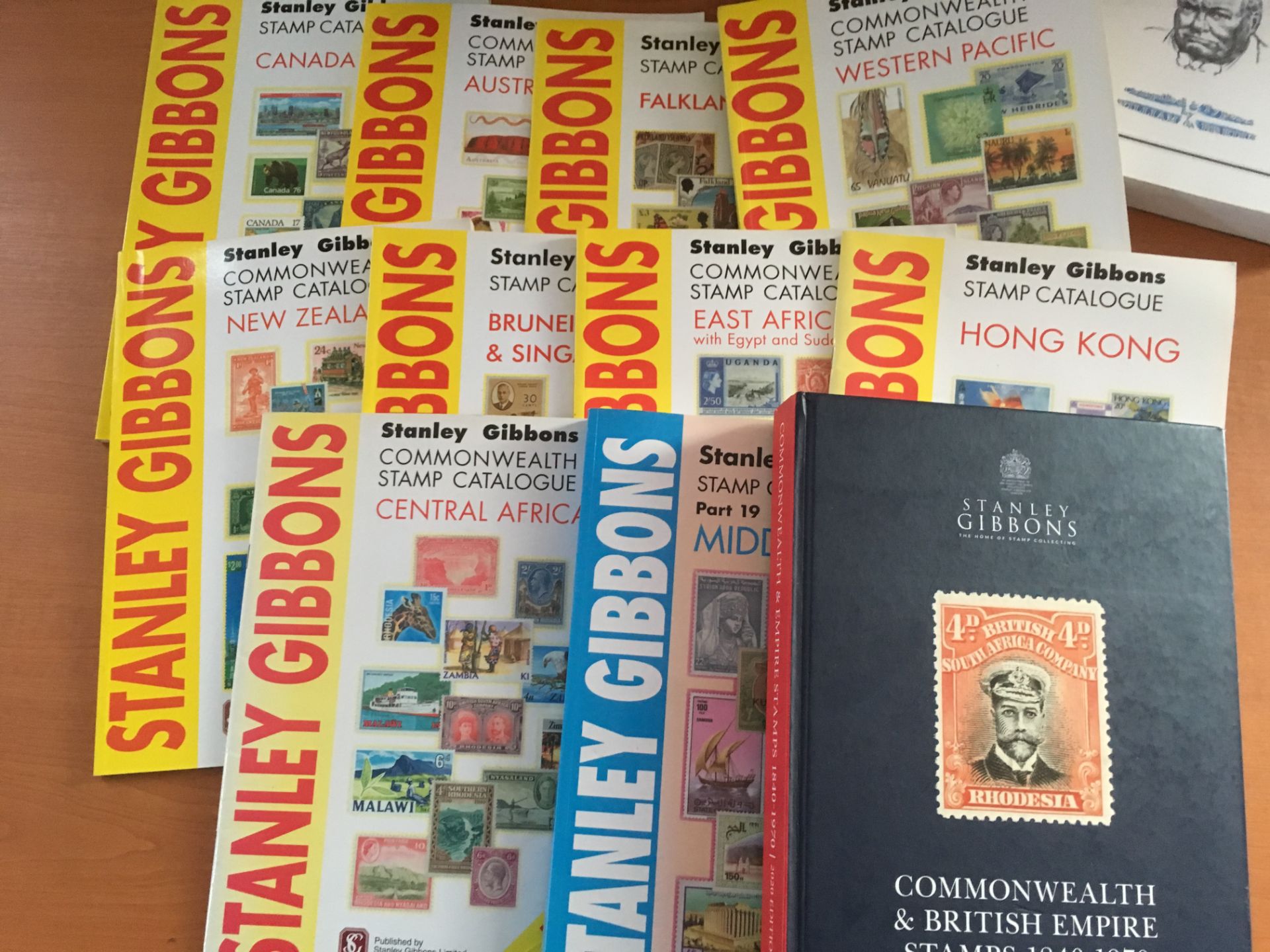 STAMPS: BOX WITH A USEFUL RANGE OF CATALOGUES TO INCLUDE SG COMMONWEALTH 2020, EMPIRE SECTIONALS, - Image 3 of 5