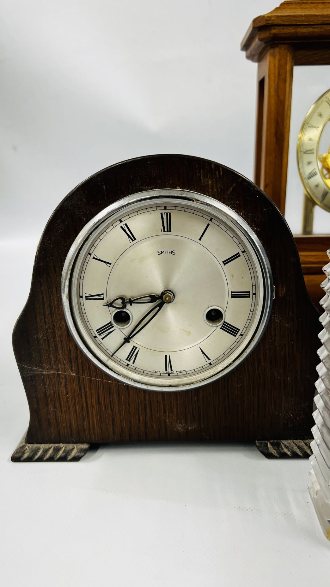 COLLECTION OF 5 MANTEL CLOCKS INCLUDING OAK CASED. - Image 4 of 6