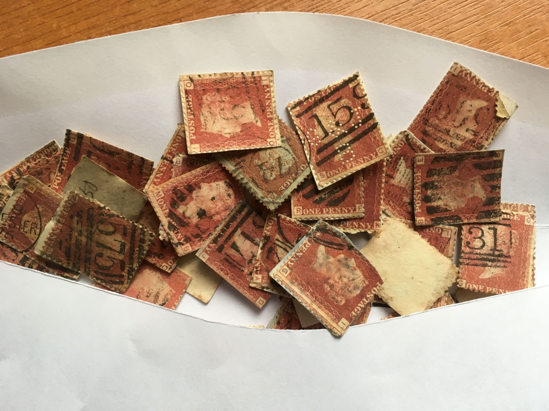 STAMPS: SMALL BOX WITH A QUANTITY OF GB PENNY REDS, SOME SORTED INTO ENVELOPES, - Image 3 of 6