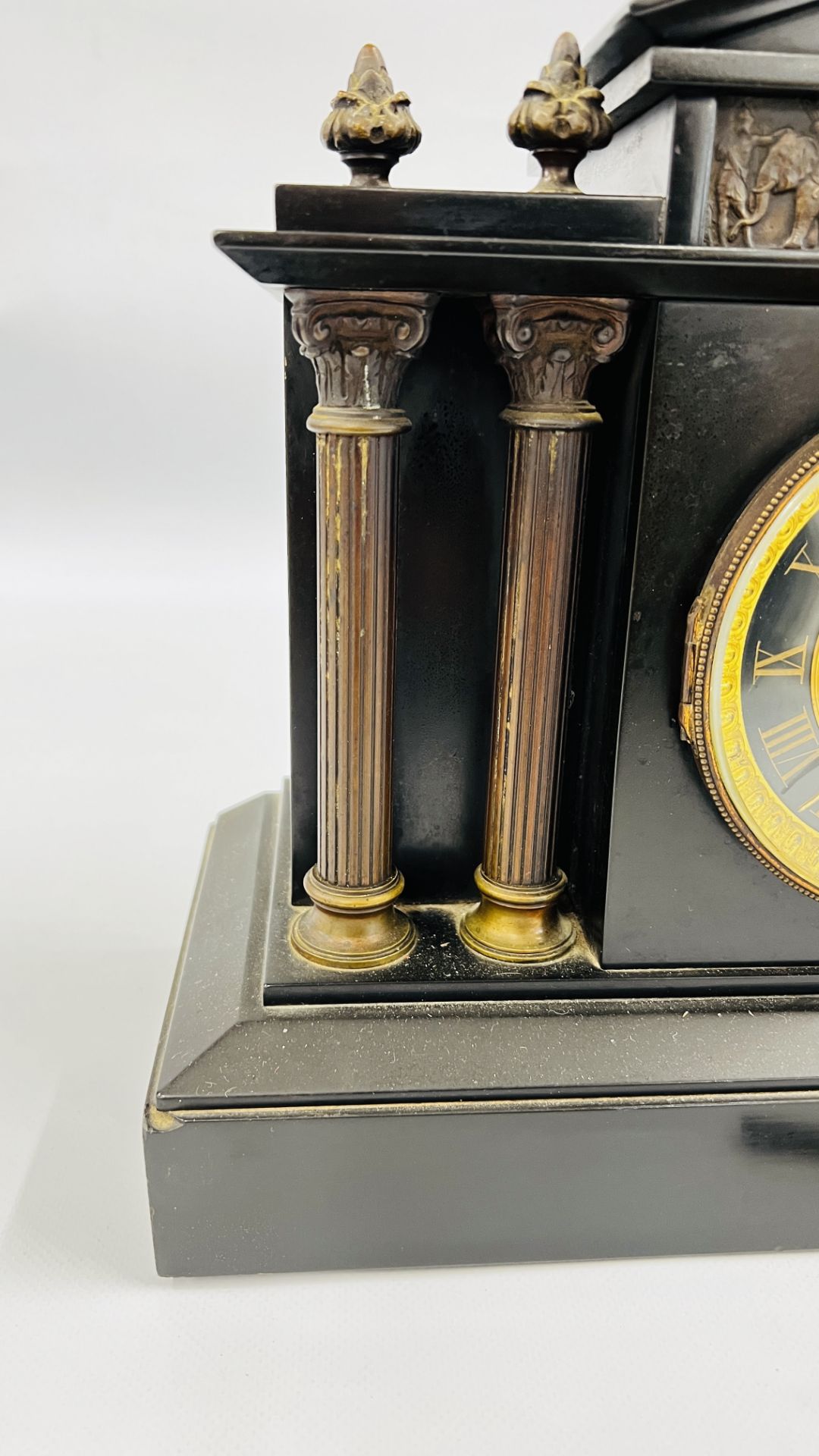 A SLATE MANTEL TIMEPIECE, THE CLOCK CASE EMBELLISHED WITH FIGURES, ANIMALS AND COLUMN DETAIL, - Image 6 of 13