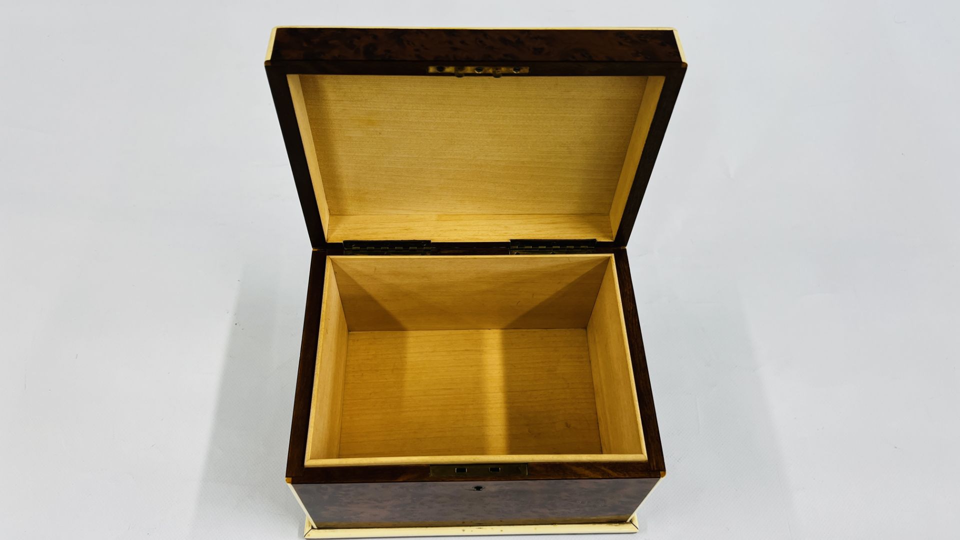 A BURR WALNUT JEWELLERY BOX, MONOGRAM FHW L 23 X D 17.5 X H 14CM. - Image 9 of 9