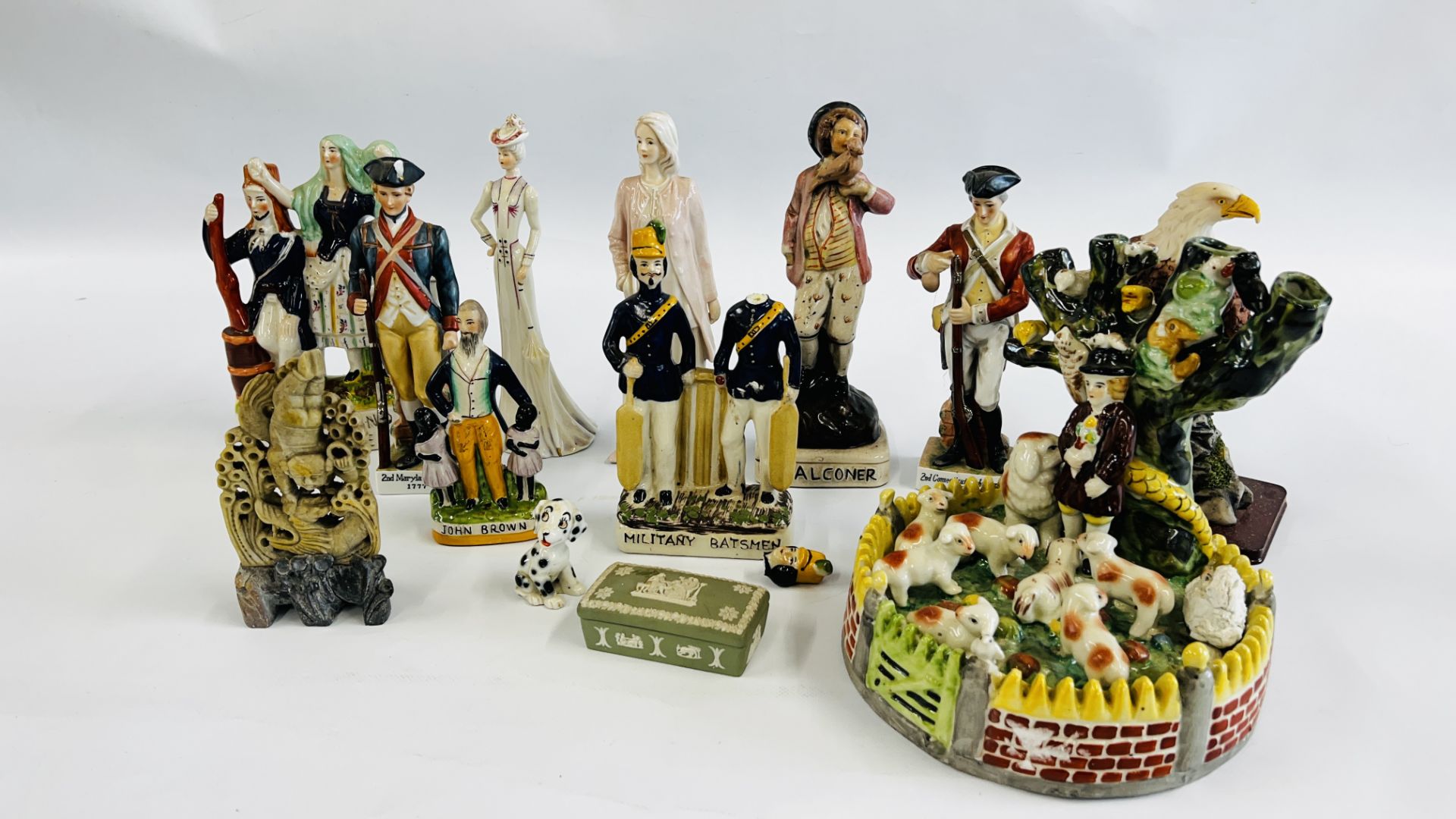A BOX OF ASSORTED ORNAMENTS TO INCLUDE STAFFORDSHIRE STYLE FLAT BACKS,