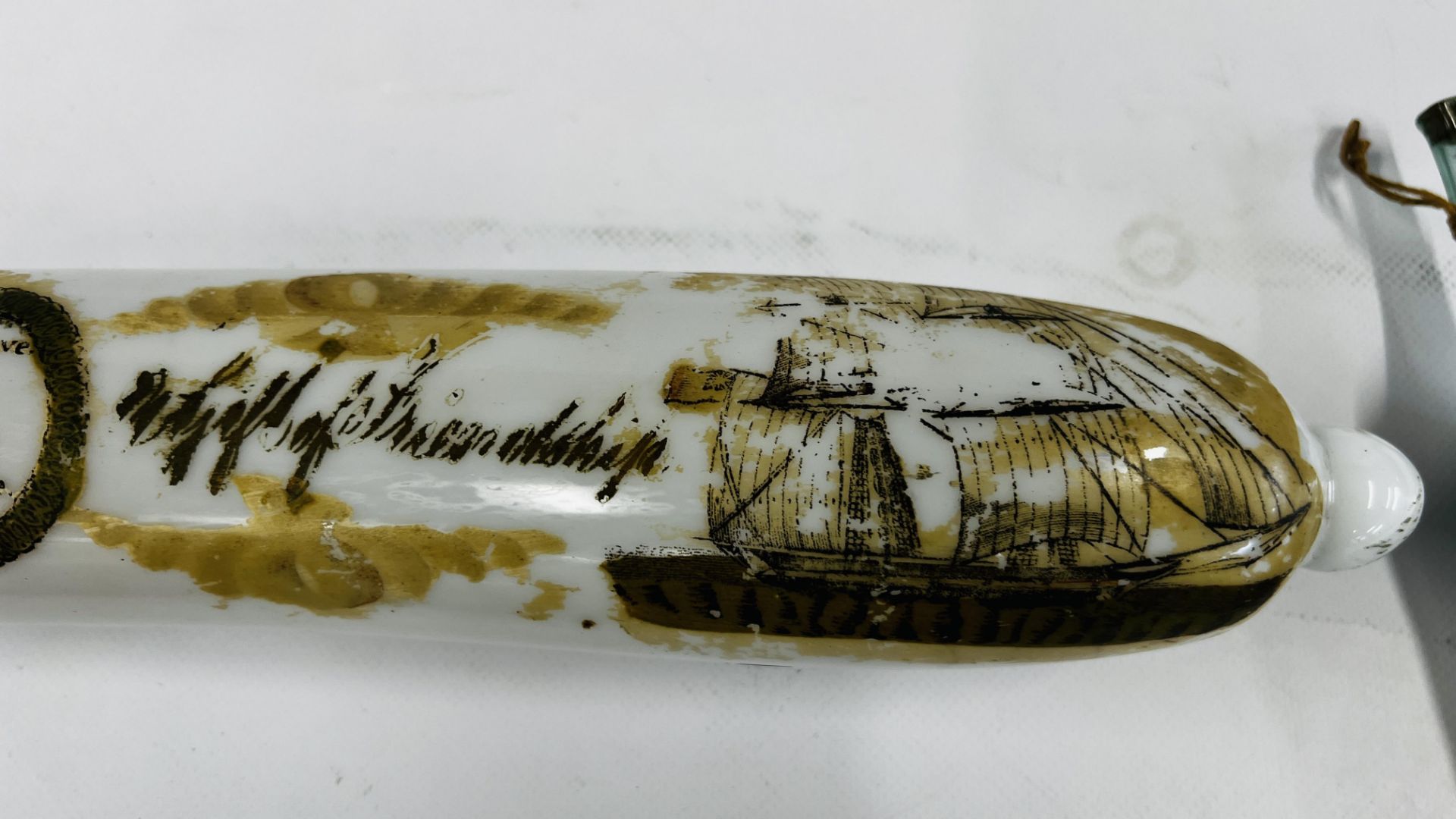 A SAILOR'S GLASS LOVE TOKEN ROLLING PIN ALONG WITH A FURTHER C19TH ANCHOR BY NAILSEA AND A FOLK ART - Bild 3 aus 9