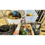 A BOX CONTAINING ASSORTED HAND AND WORKSHOP TOOLS TO INCLUDE SOCKET SET, HAND SAWS, EXTENSION LEAD,