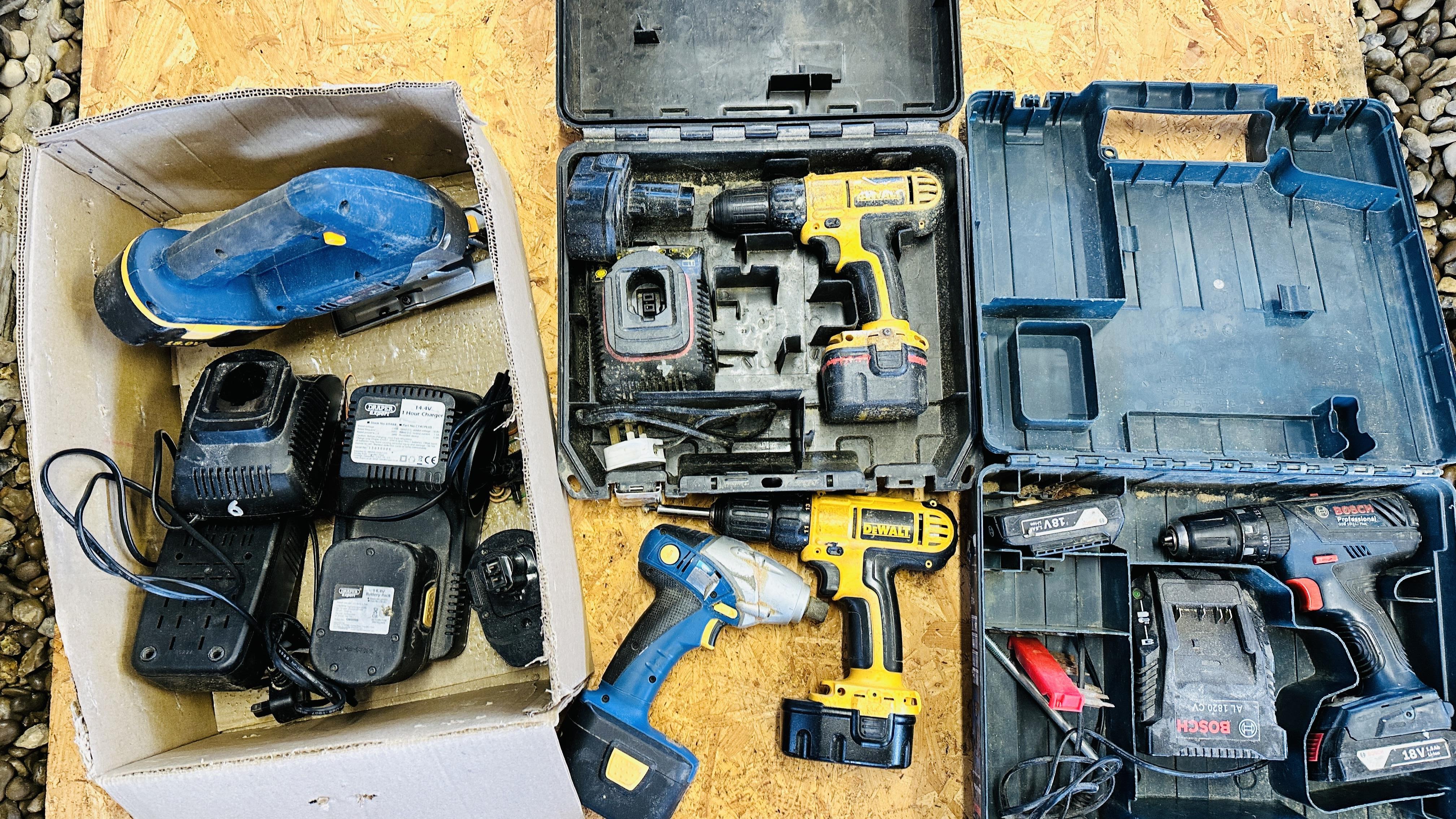 A GROUP OF CORDLESS POWER TOOLS WITH CHARGERS TO INCLUDE BOSCH 18 VOLT DRILL, DEWALT DRILL X 2,