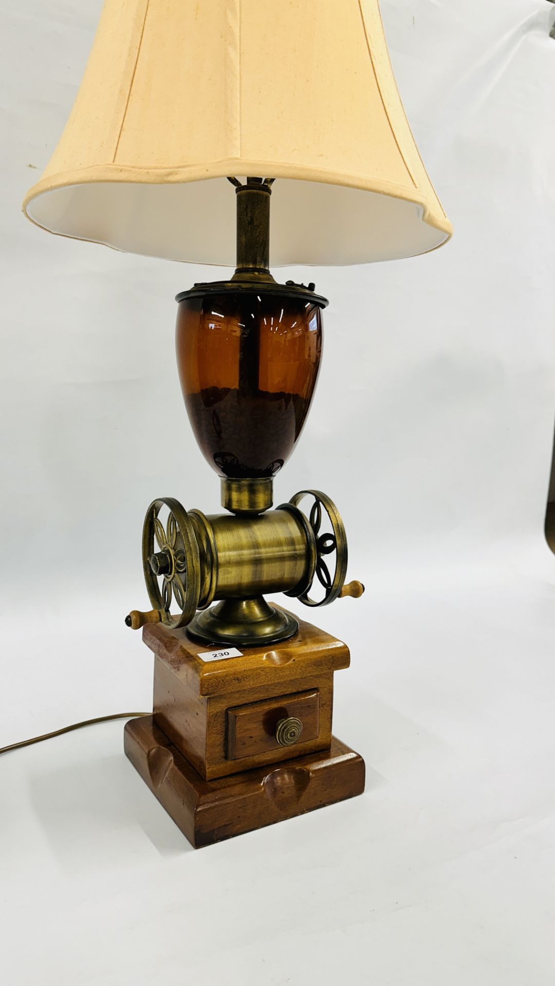 A VINTAGE NOVELTY CONVERTED TABLE LAMP IN THE FORM OF A COFFEE GRINDER WITH SHADE - SOLD AS SEEN. - Image 5 of 5