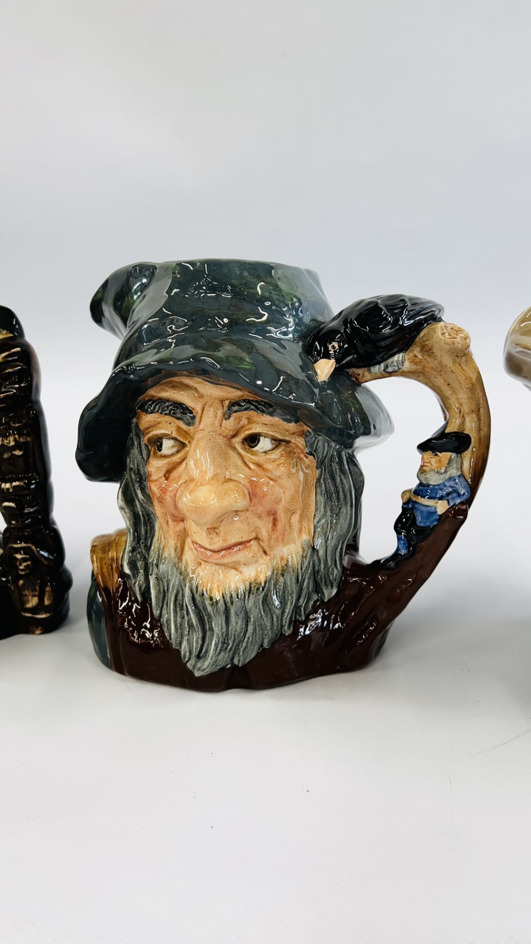A GROUP OF 5 ROYAL DOULTON CHARACTER JUGS TO INCLUDE THE POACHER D 6429, PIED PIPER D 6403, - Image 4 of 9