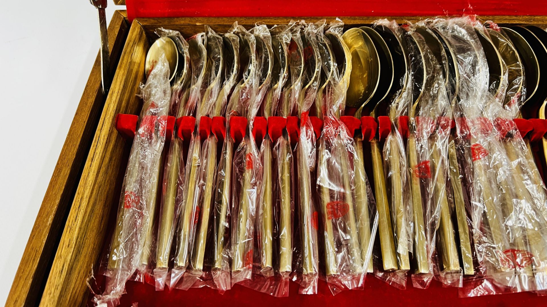 A CANTEEN OF T.B.M NICKEL BRONZE PLATED CUTLERY, APPROX 144 PIECES. - Image 5 of 11