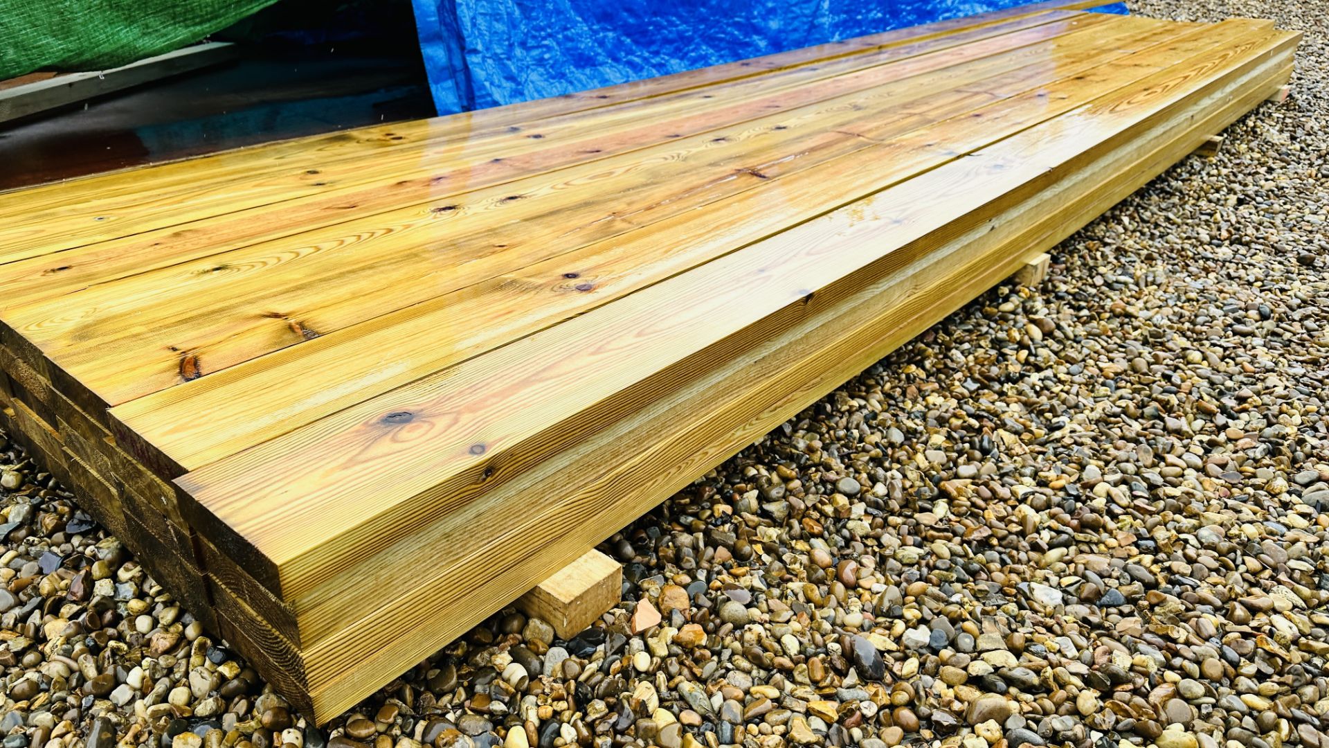 33 X 3.9M LENGTHS 145MM X 35MM PLANED TANALISED TIMBER. THIS LOT IS SUBJECT TO VAT ON HAMMER PRICE. - Image 5 of 5