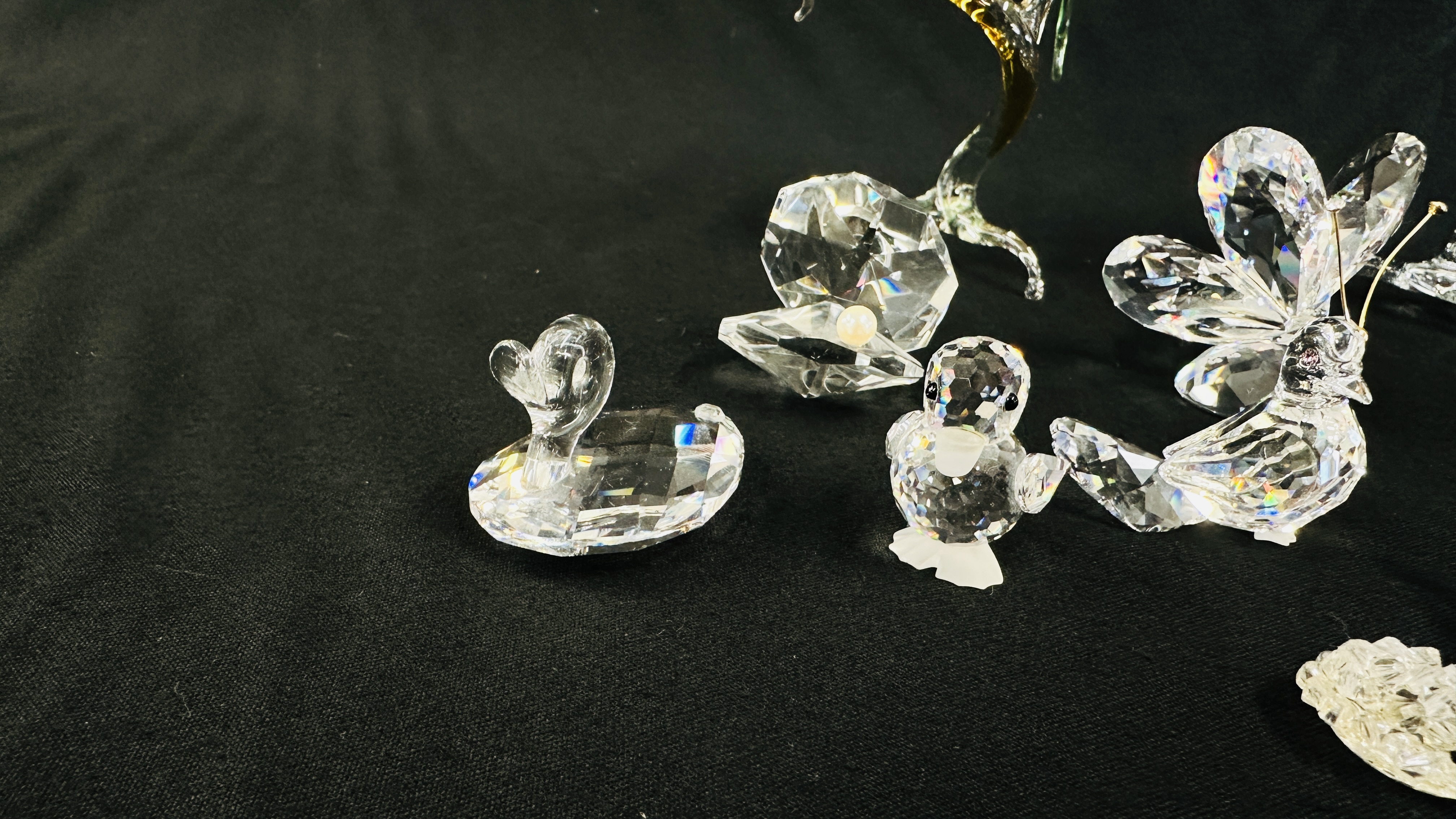 5 SWAROVSKI CRYSTAL COLLECTIBLE FIGURES TO INCLUDE HEDGEHOG, DOVE, DOG, - Image 2 of 10