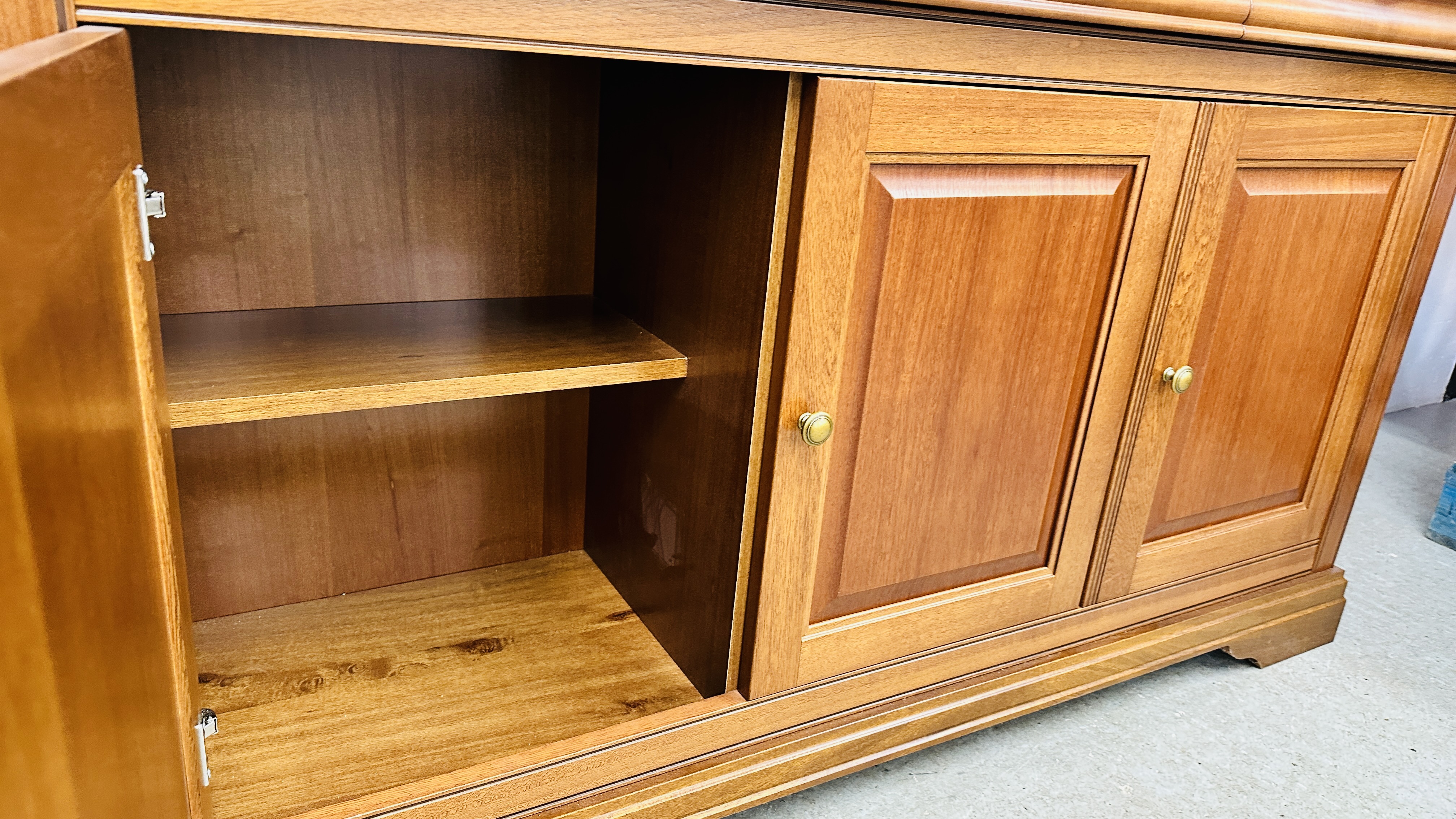 A GOOD QUALITY G PLAN CHERRY WOOD FINISH SIDEBOARD WITH SHELVED GLAZED TOP, - Image 16 of 21