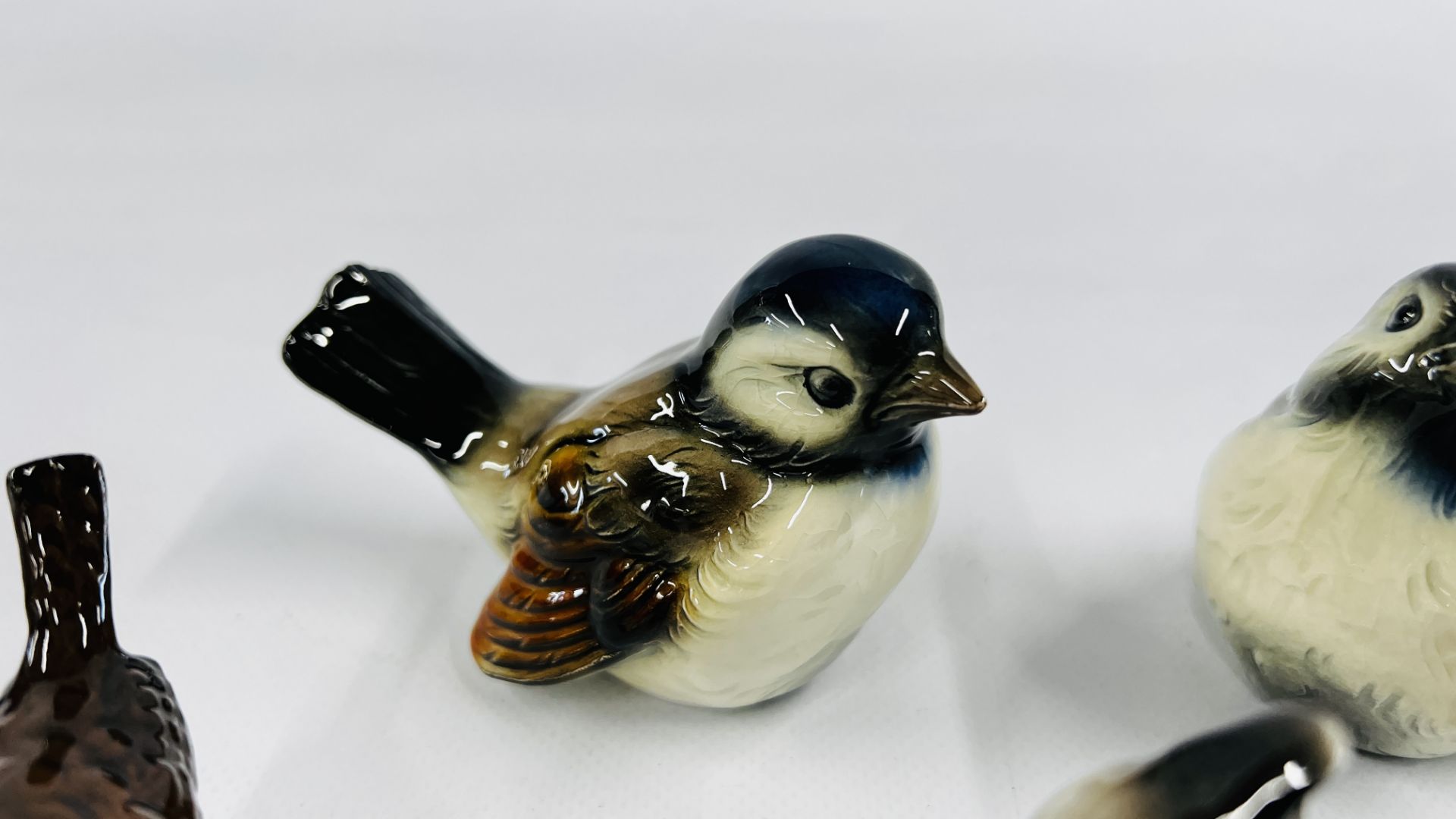 A GROUP OF CABINET ORNAMENTS TO INCLUDE A PAIR OF GOEBEL BLUE TITS AND ONE OTHER ETC. - Image 2 of 9