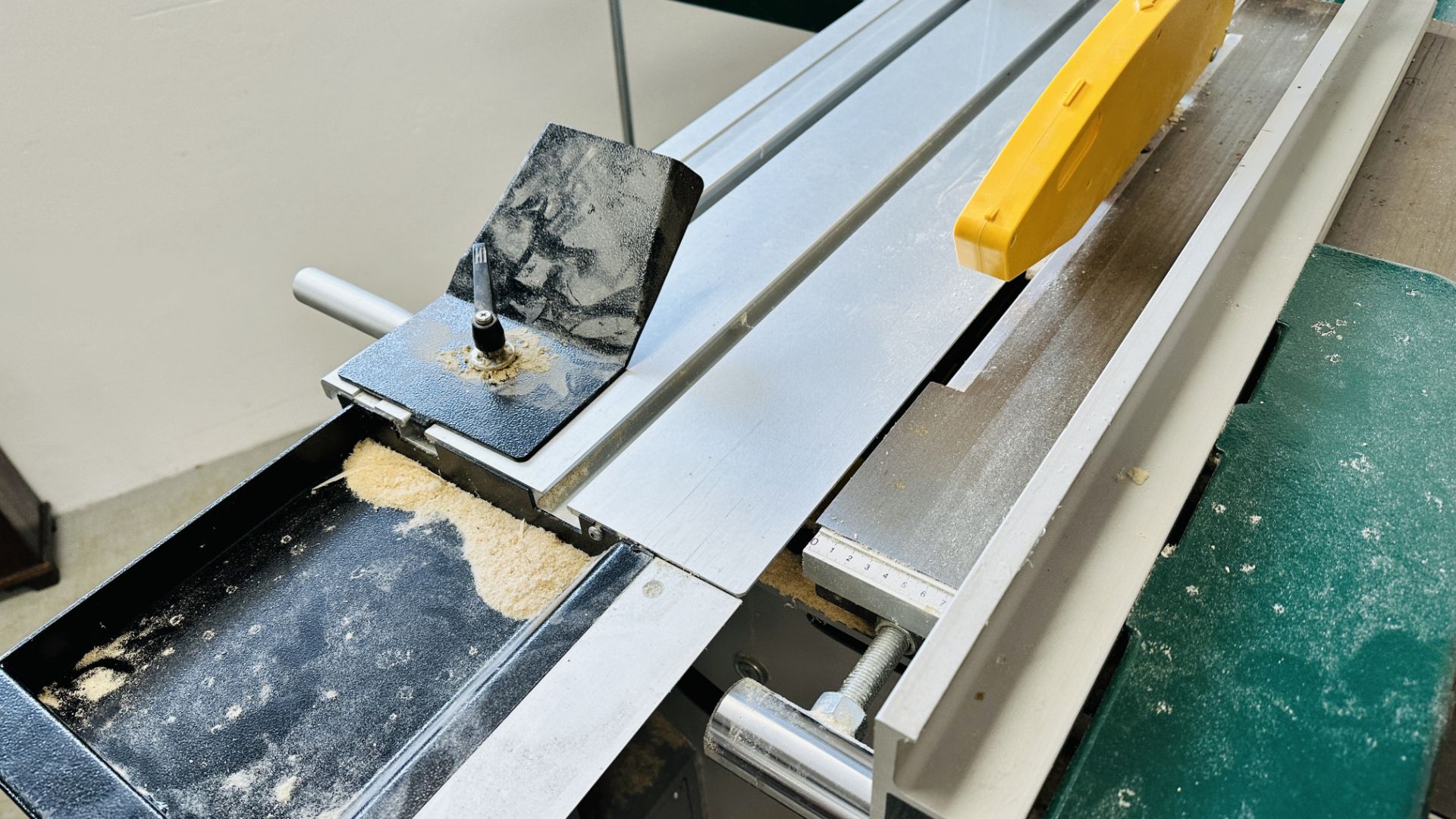 RECORD POWER TS2 315MM HEAVY DUTY TABLE SAW WITH EXTENDABLE MITRE FENCE - SOLD AS SEEN. - Image 12 of 19