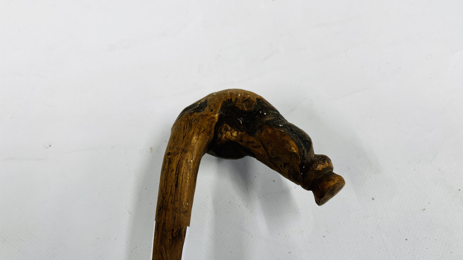 A C19th VINTAGE BRIAR WOOD WALKING STICK THE HANDLE CARVED WITH A GENTLEMAN'S FACE, L 89CM. - Image 3 of 7