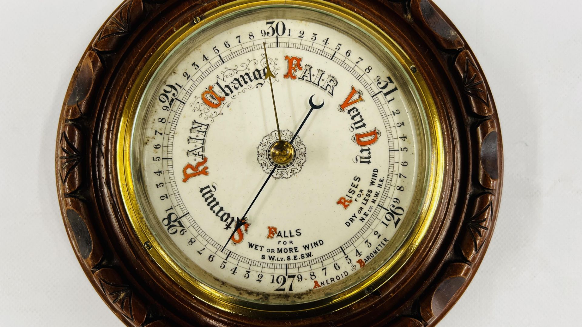 A MAHOGANY MOUNTED ANAROID BAROMETER - DIAMETER 22CM. - Image 4 of 5