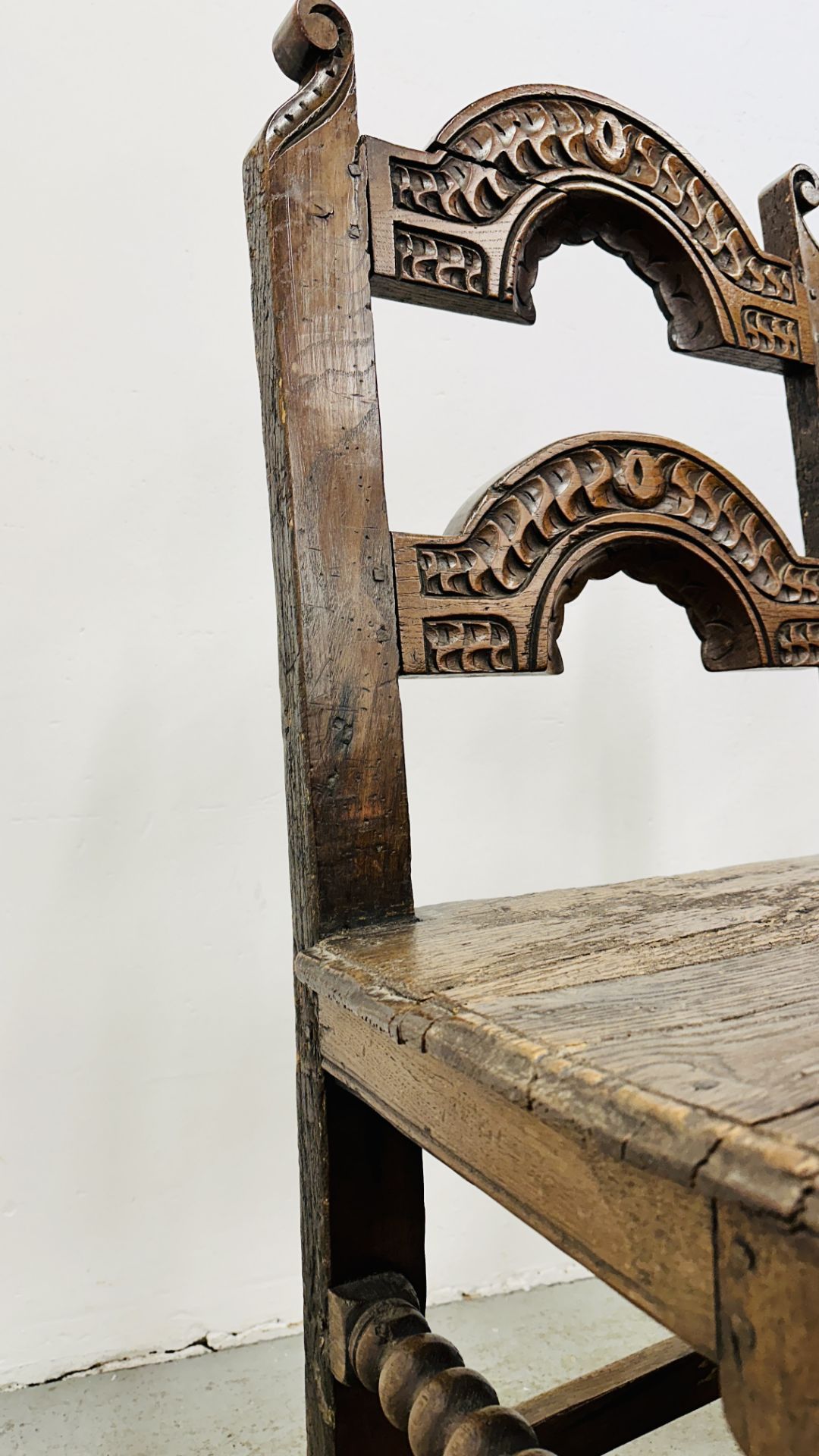 A PAIR OF 17TH CENTURY JOINED OAK CHAIRS. - Bild 24 aus 26