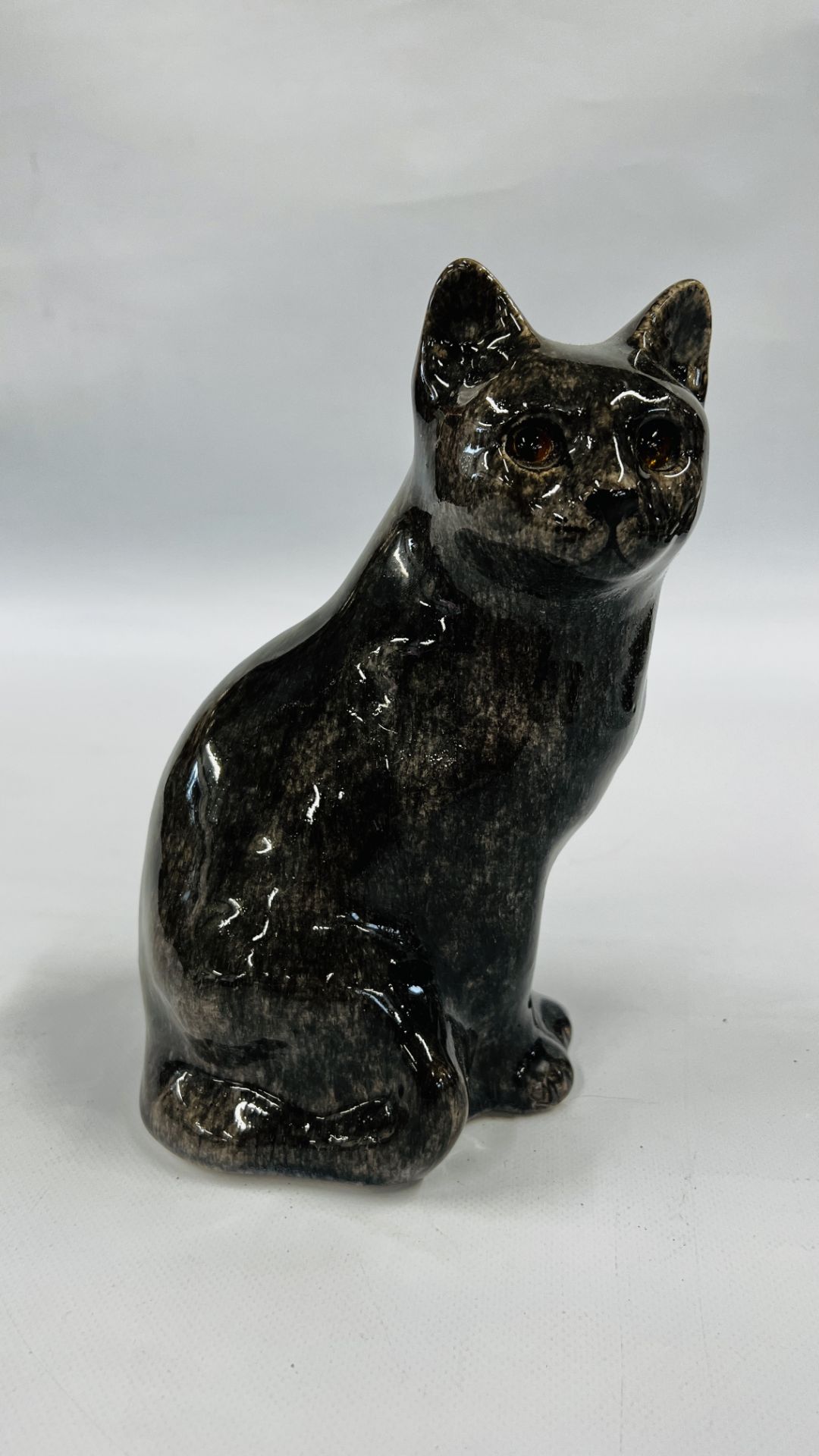 A HANDCRAFTED WINSTANLEY NO.4 SEATED CAT FIGURE - HEIGHT 24CM.