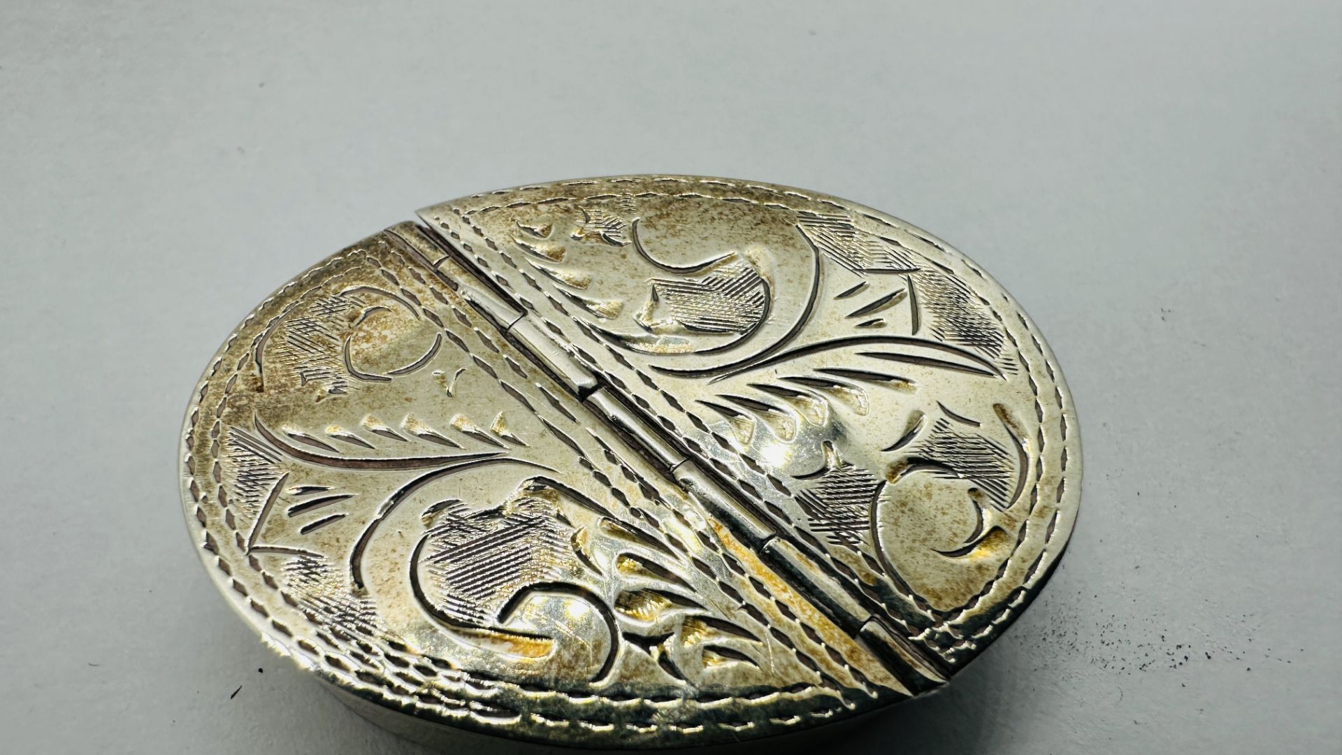 TWO MODERN SILVER ENGRAVED PILL BOXES, ONE OF OVAL FORM W 3. - Image 4 of 8